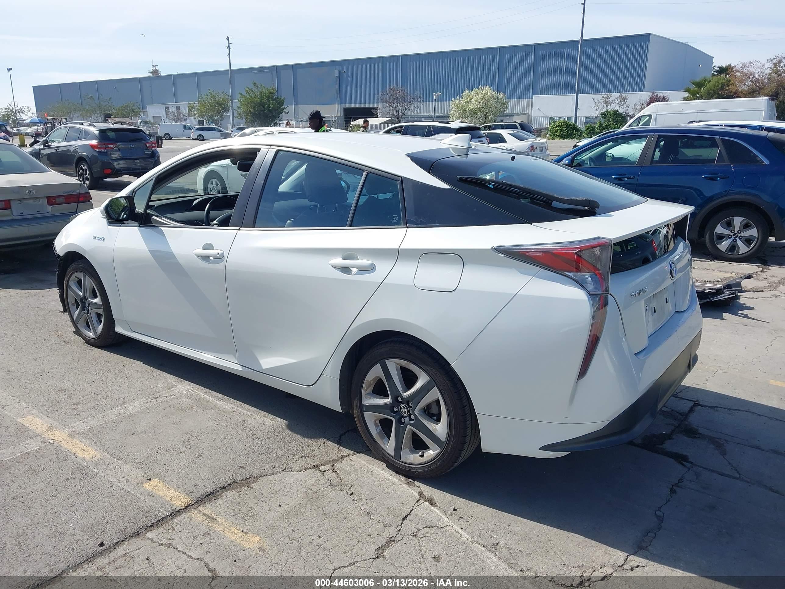 TOYOTA PRIUS image 3