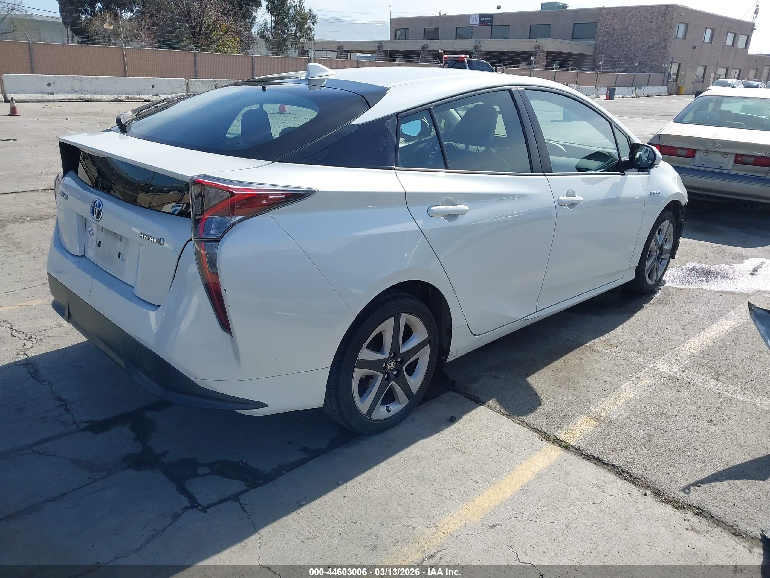 TOYOTA PRIUS image 4