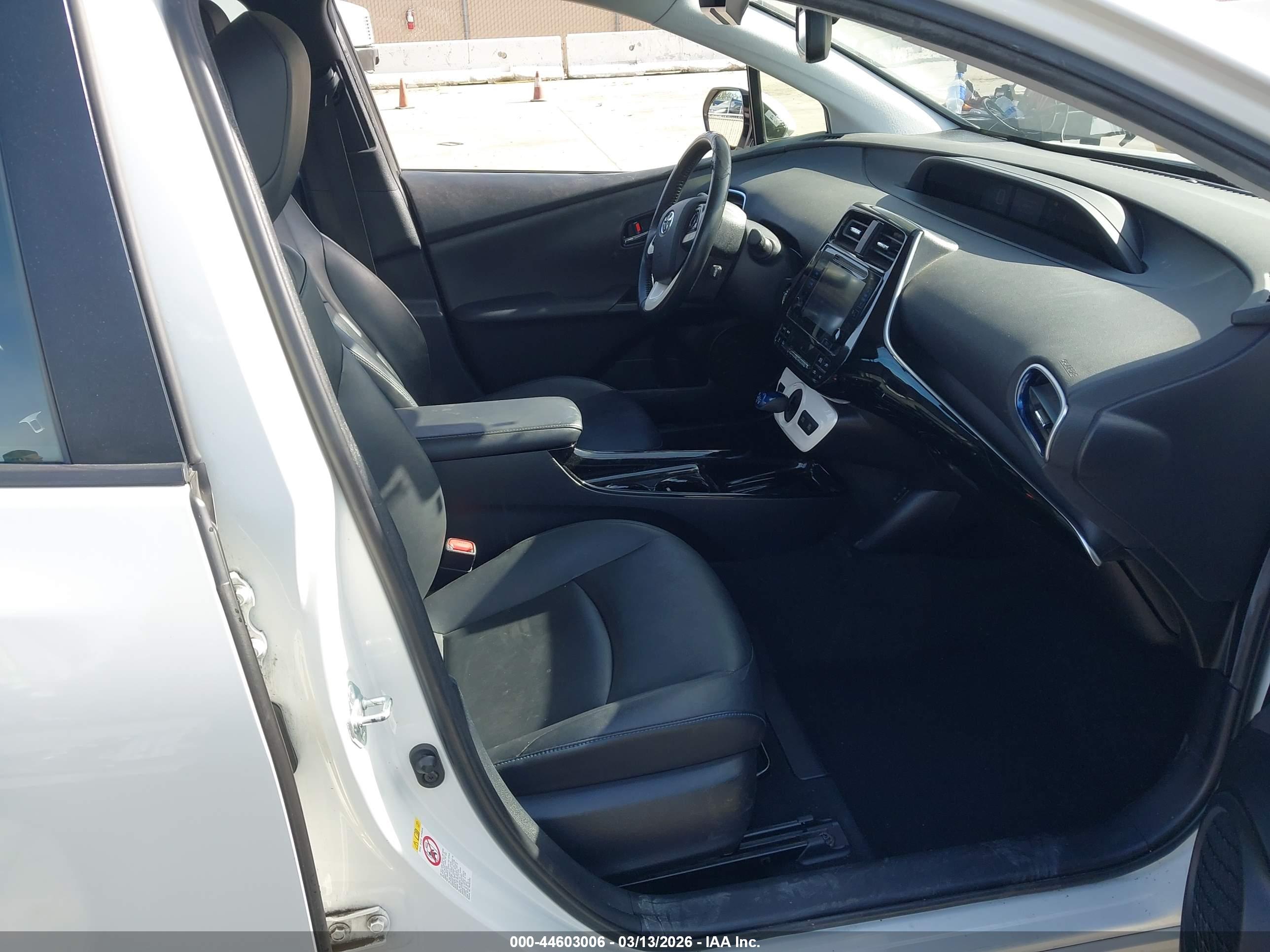 TOYOTA PRIUS image 5