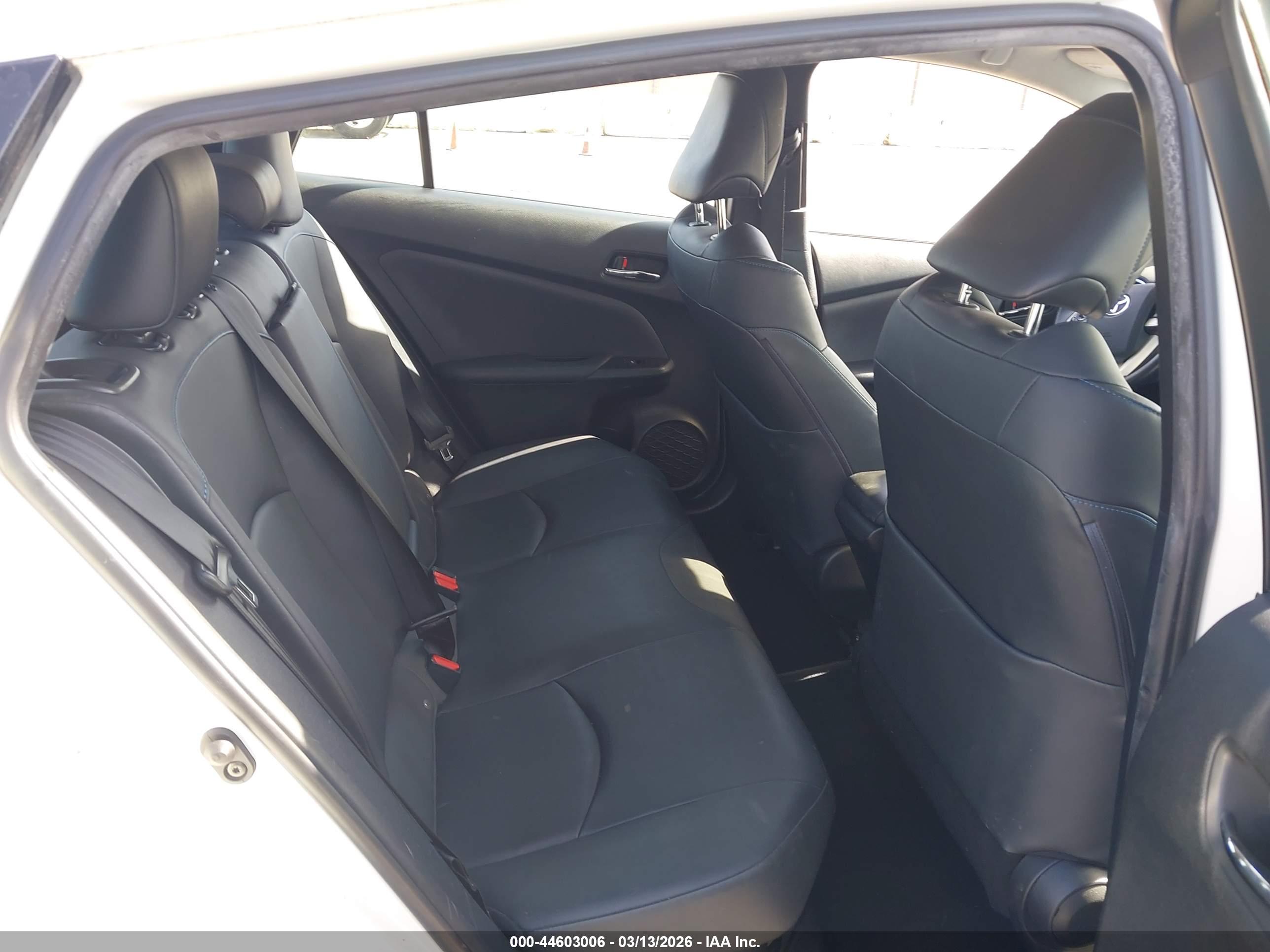 TOYOTA PRIUS image 8