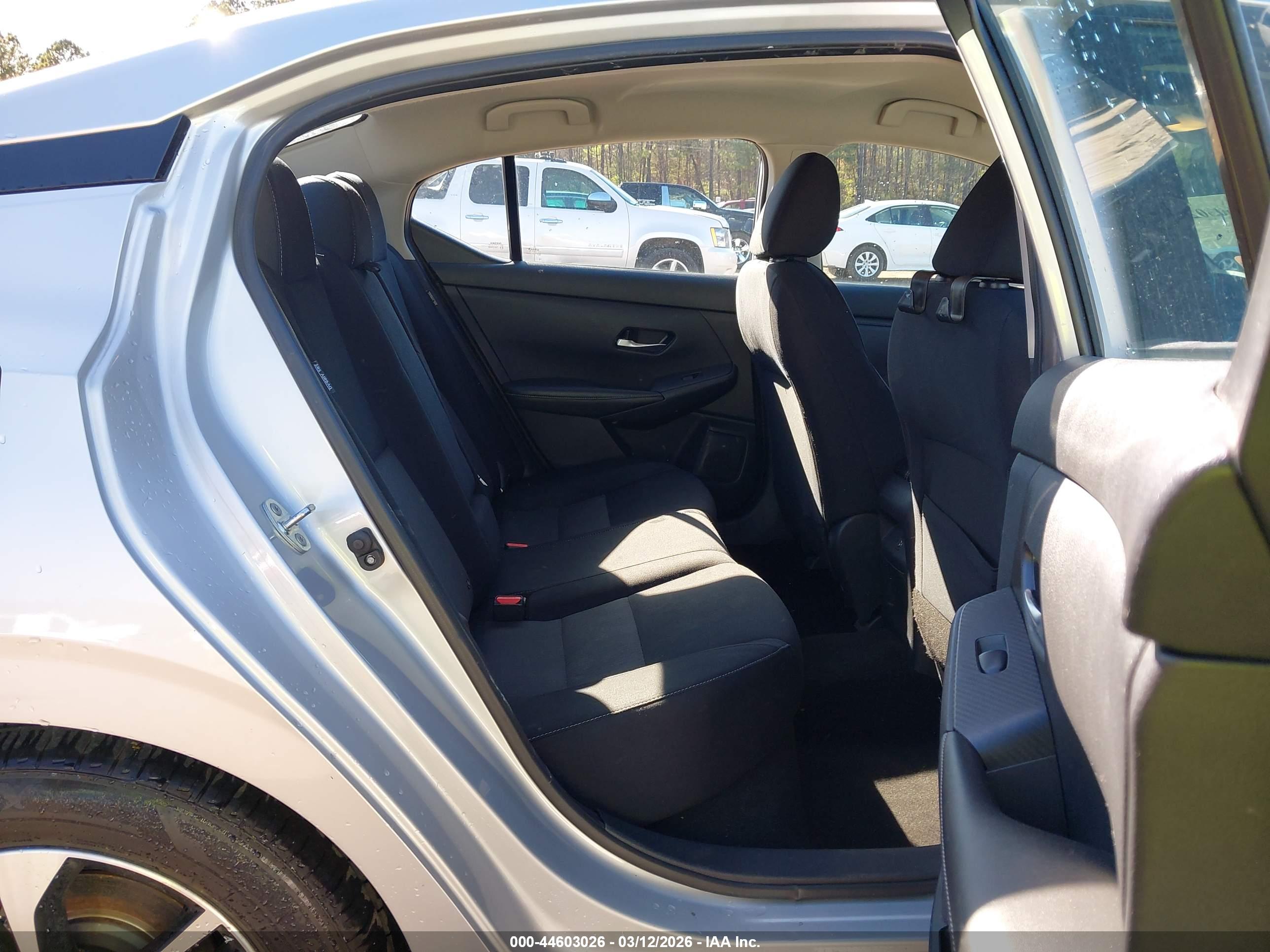 NISSAN SENTRA image 8