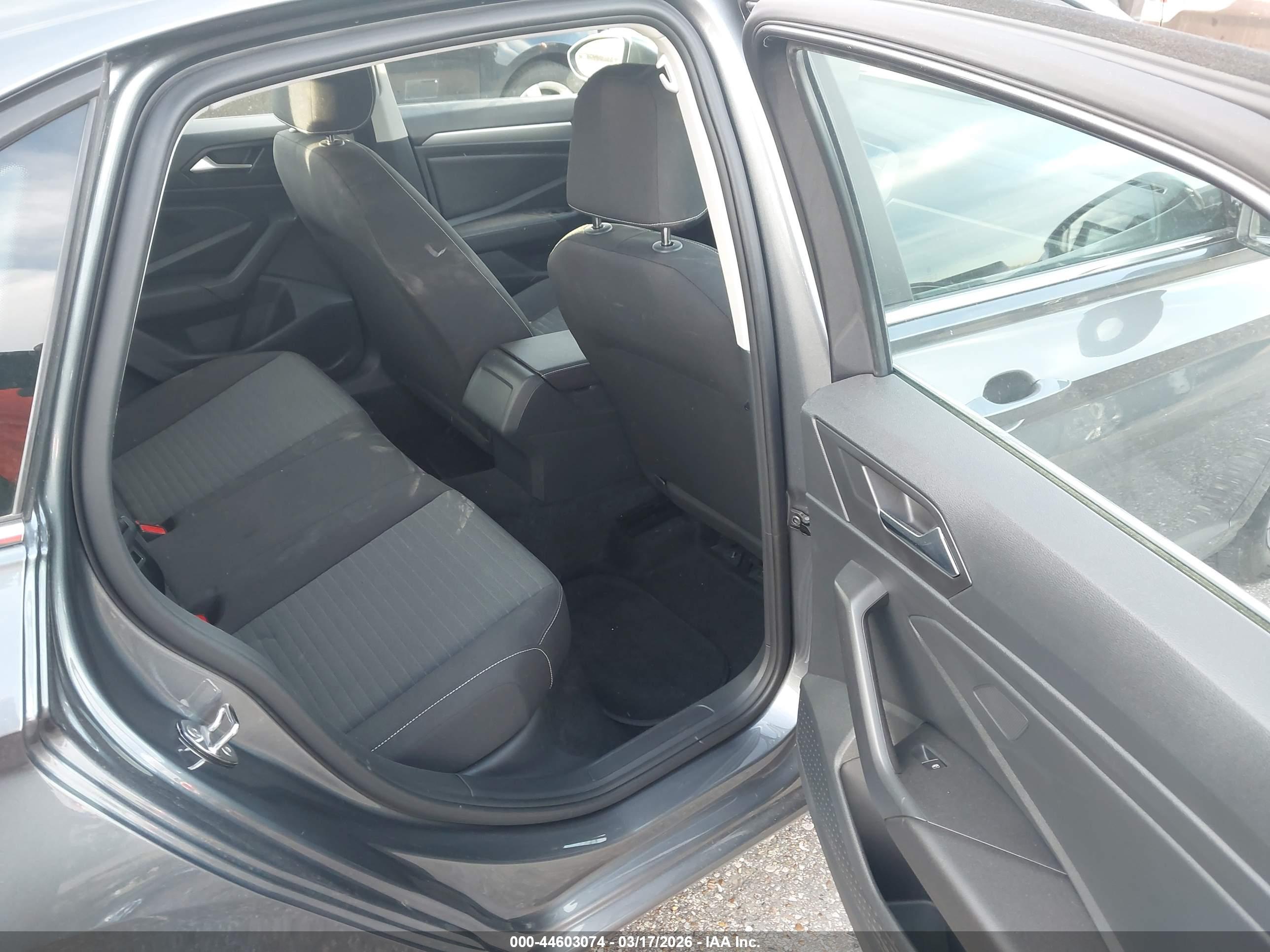 VOLKSWAGEN JETTA image 8
