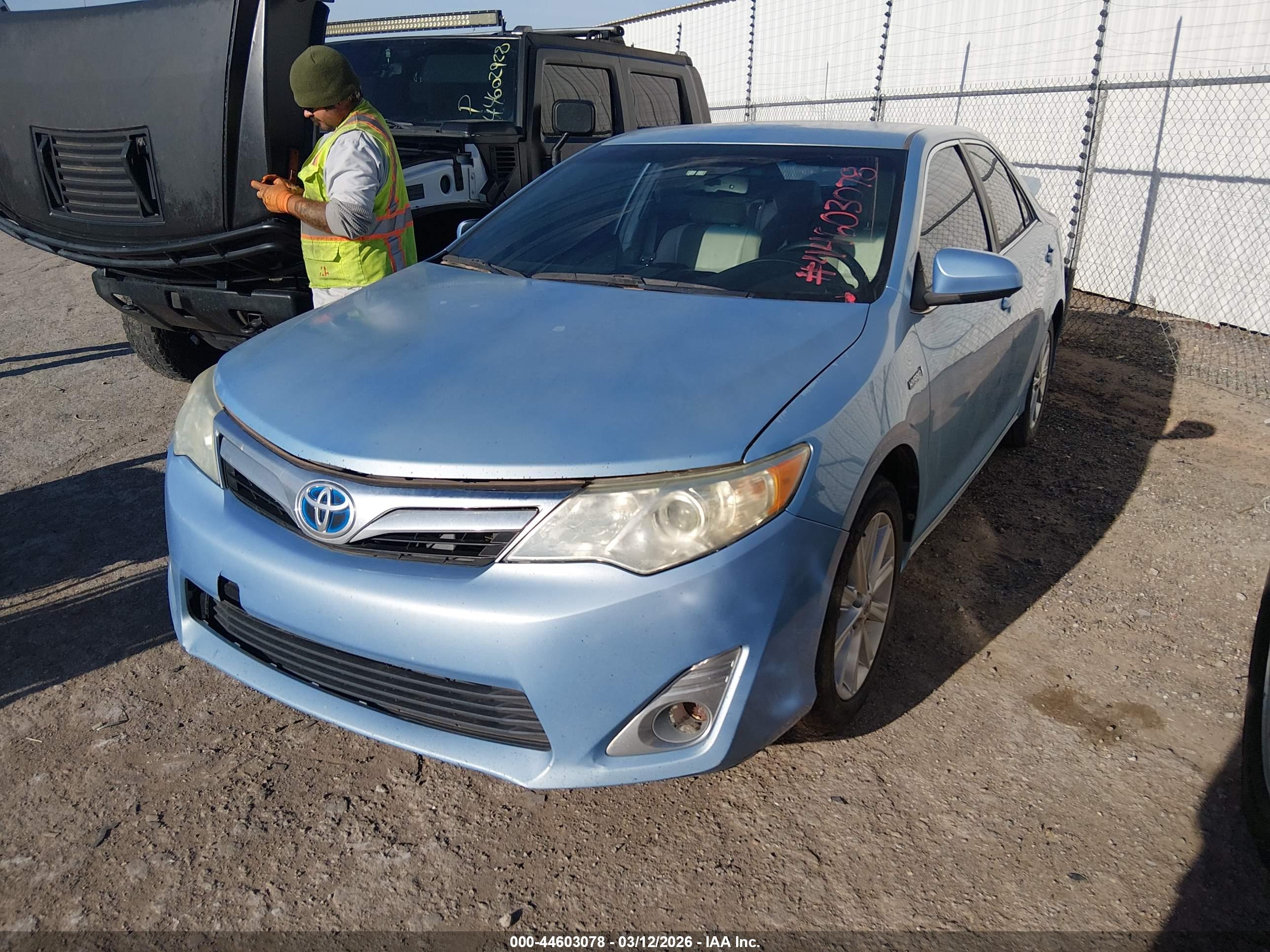 TOYOTA CAMRY image 2