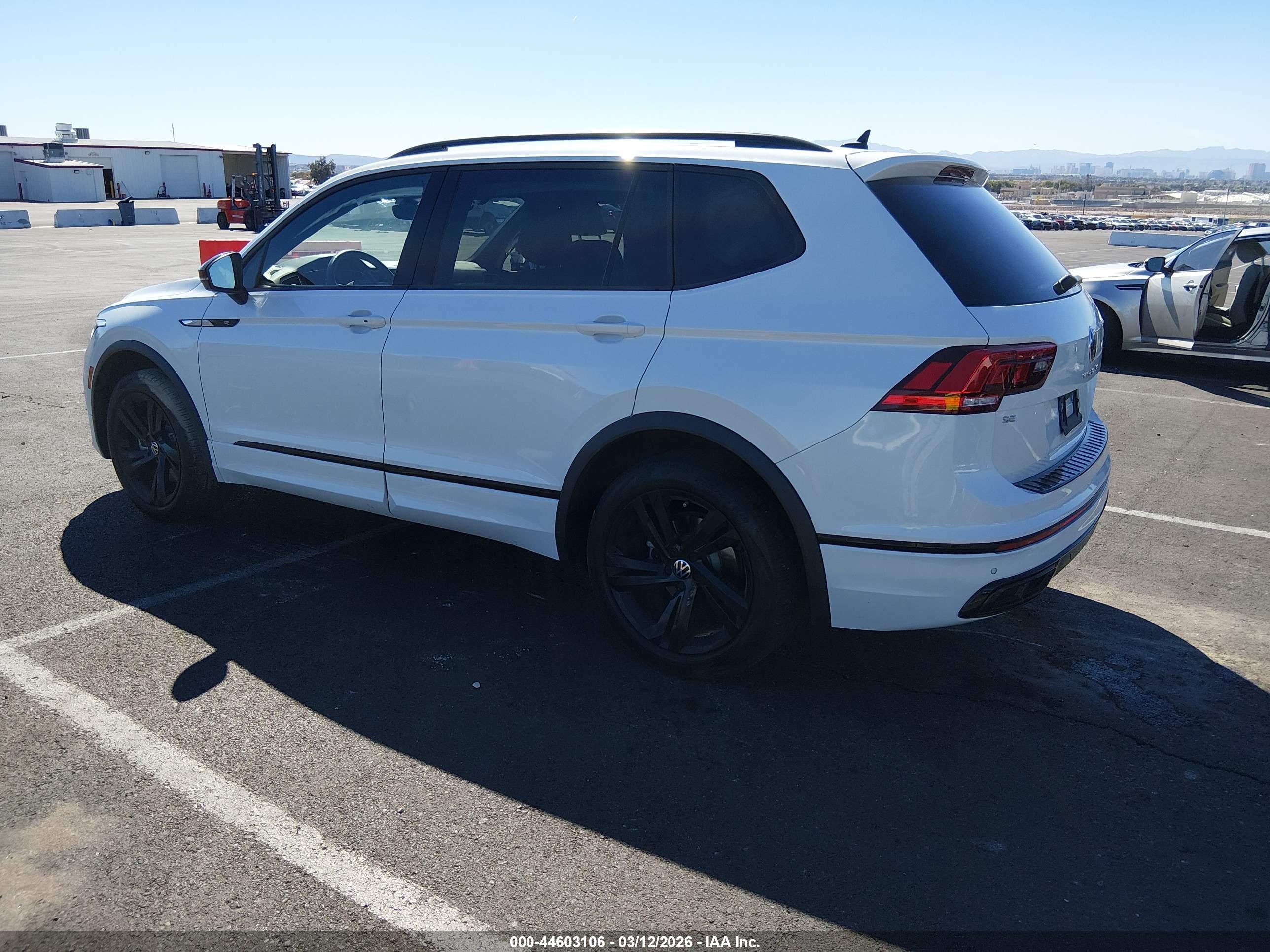 VOLKSWAGEN TIGUAN image 3