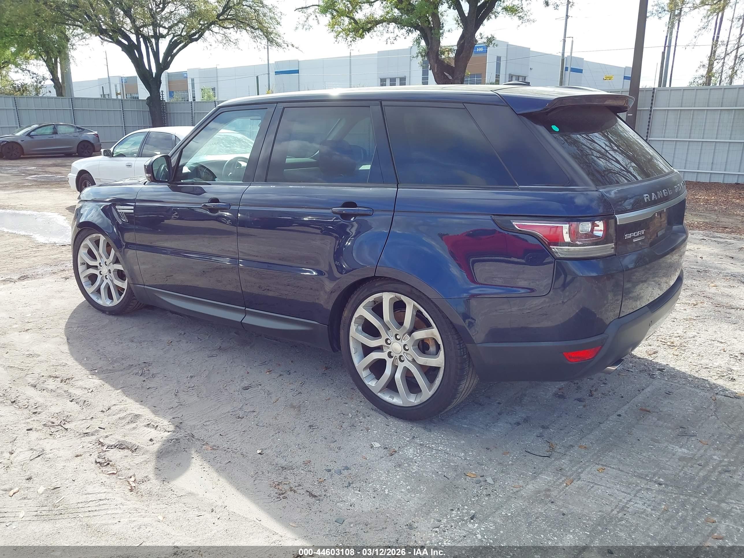 LAND ROVER image 3