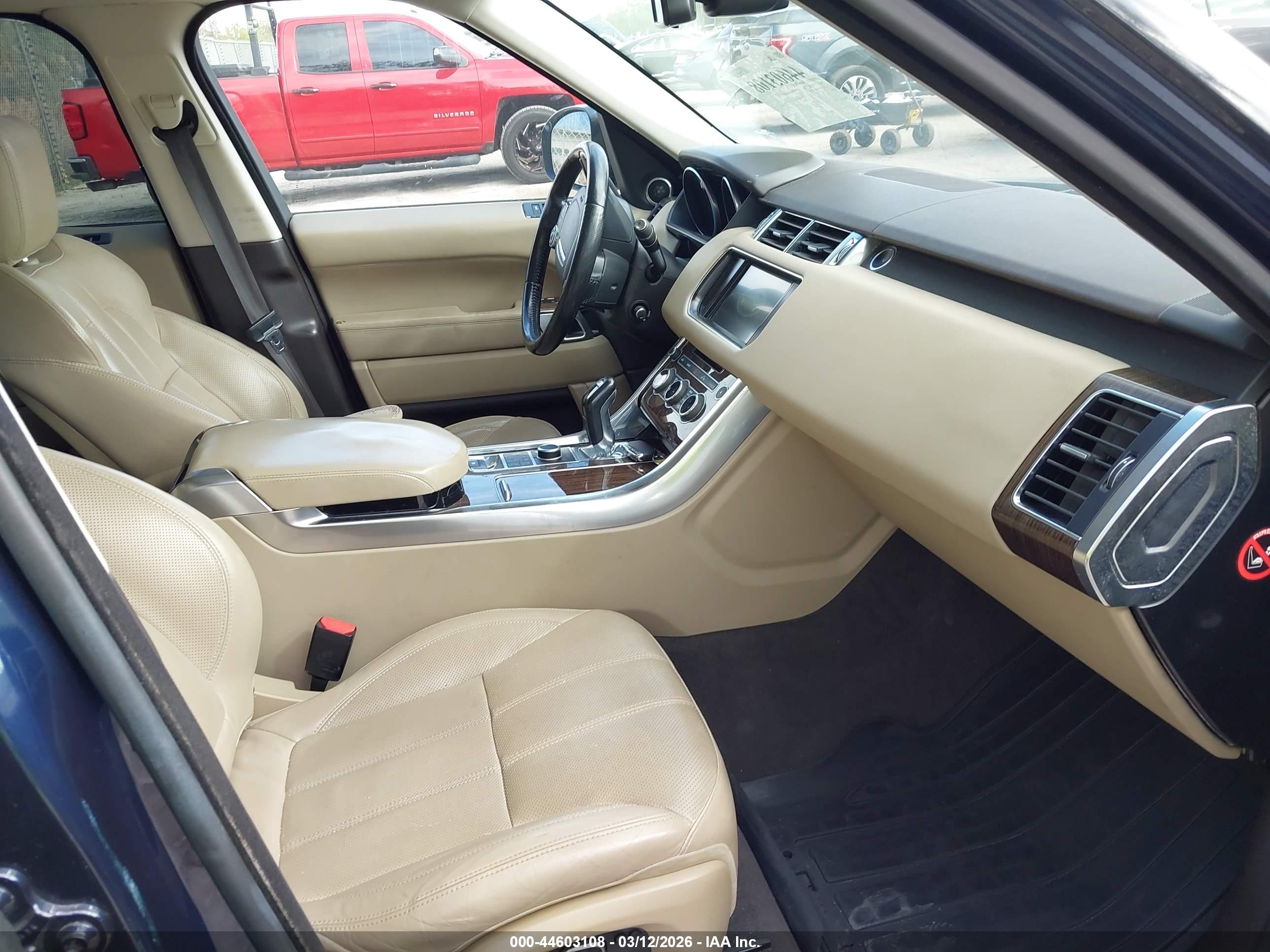 LAND ROVER image 5