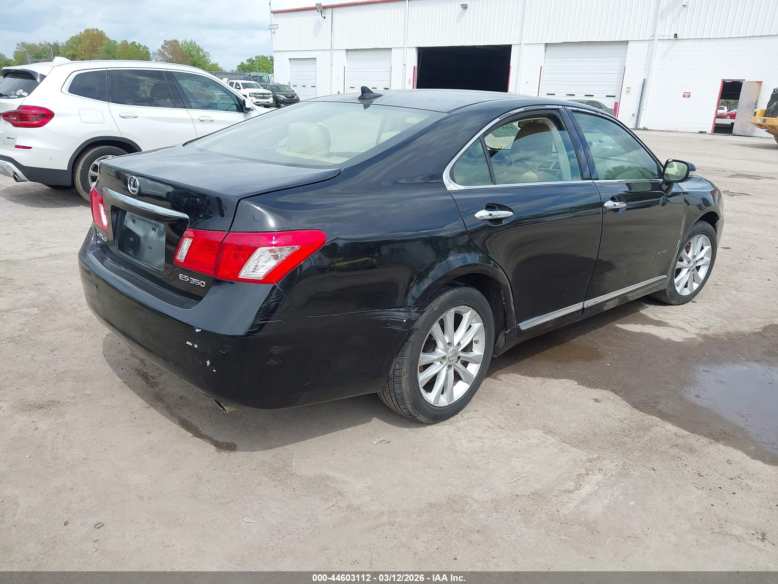 LEXUS ES image 4