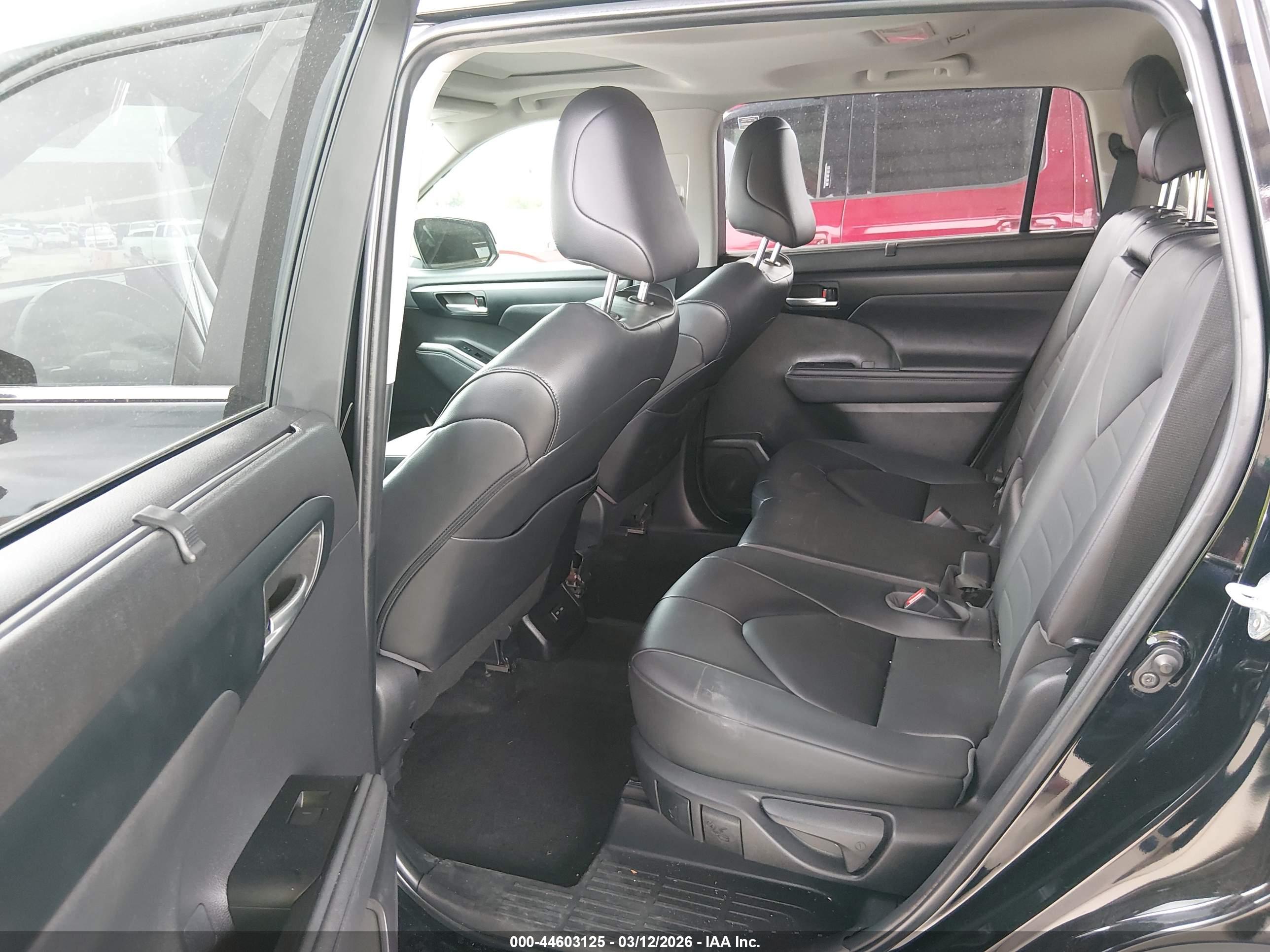 TOYOTA HIGHLANDER image 8