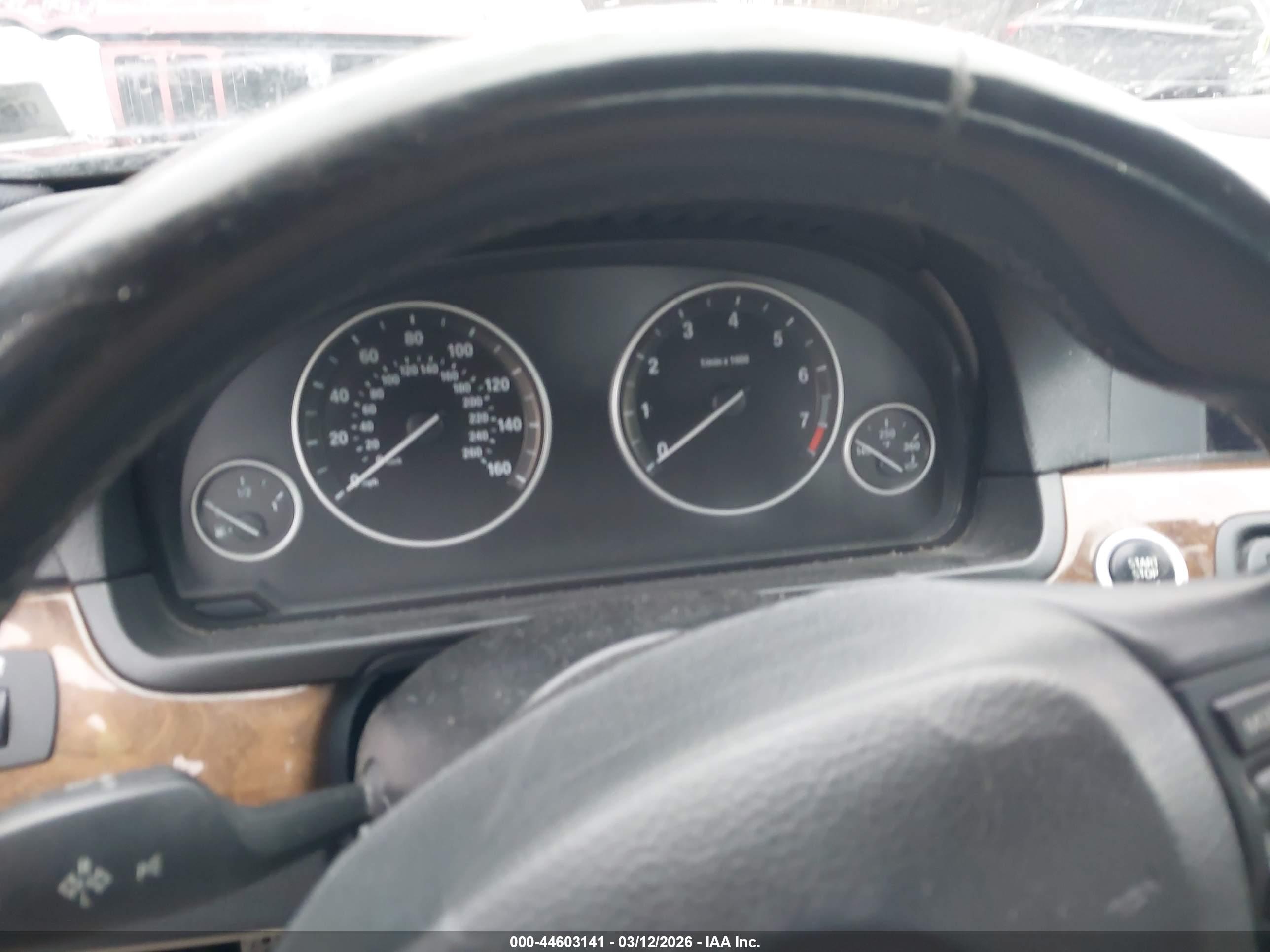 BMW 550I image 7