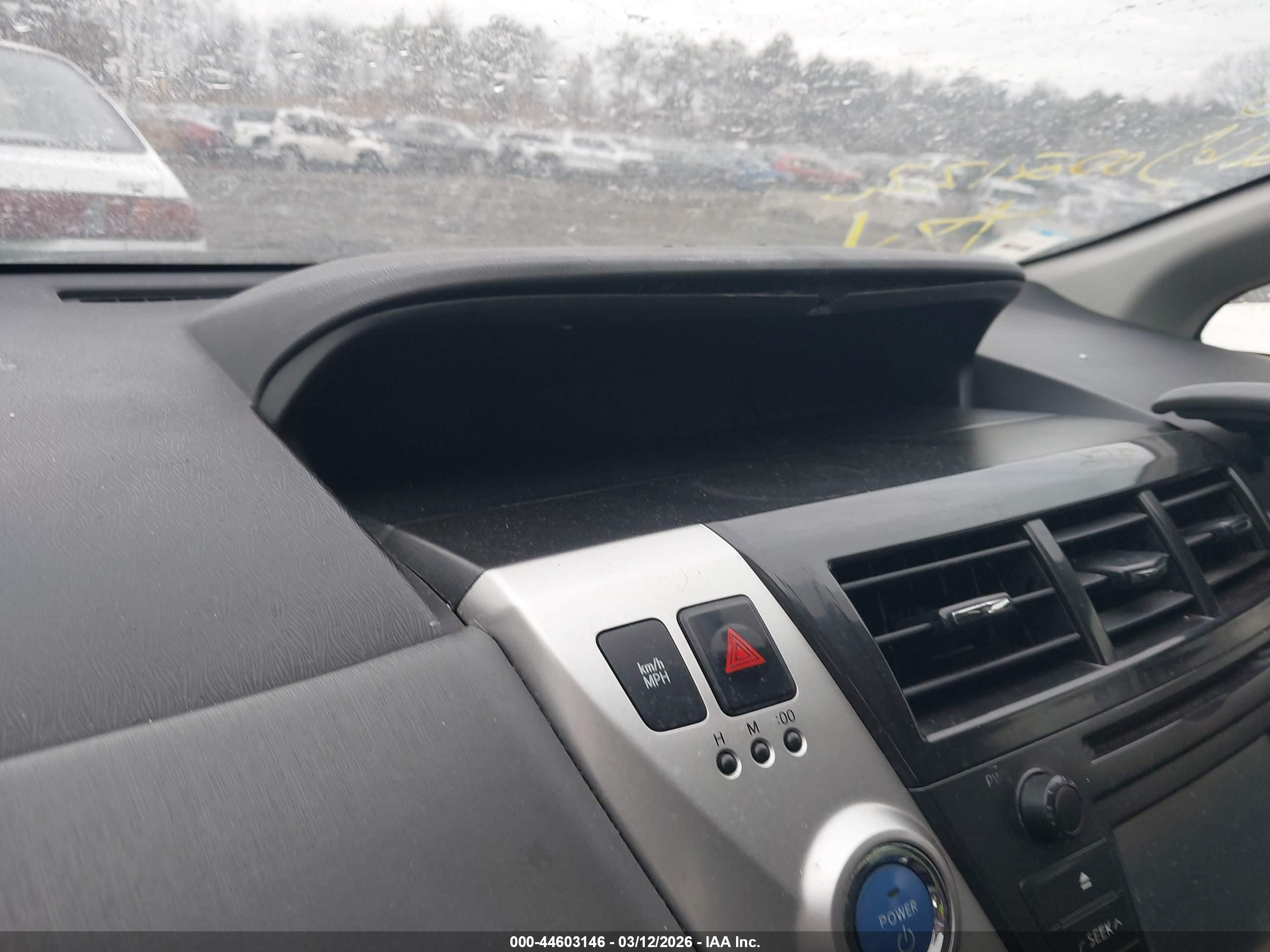 TOYOTA PRIUS image 7