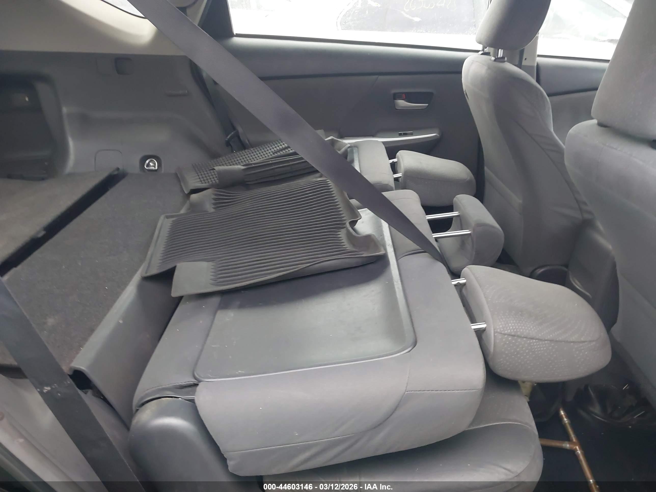 TOYOTA PRIUS image 8