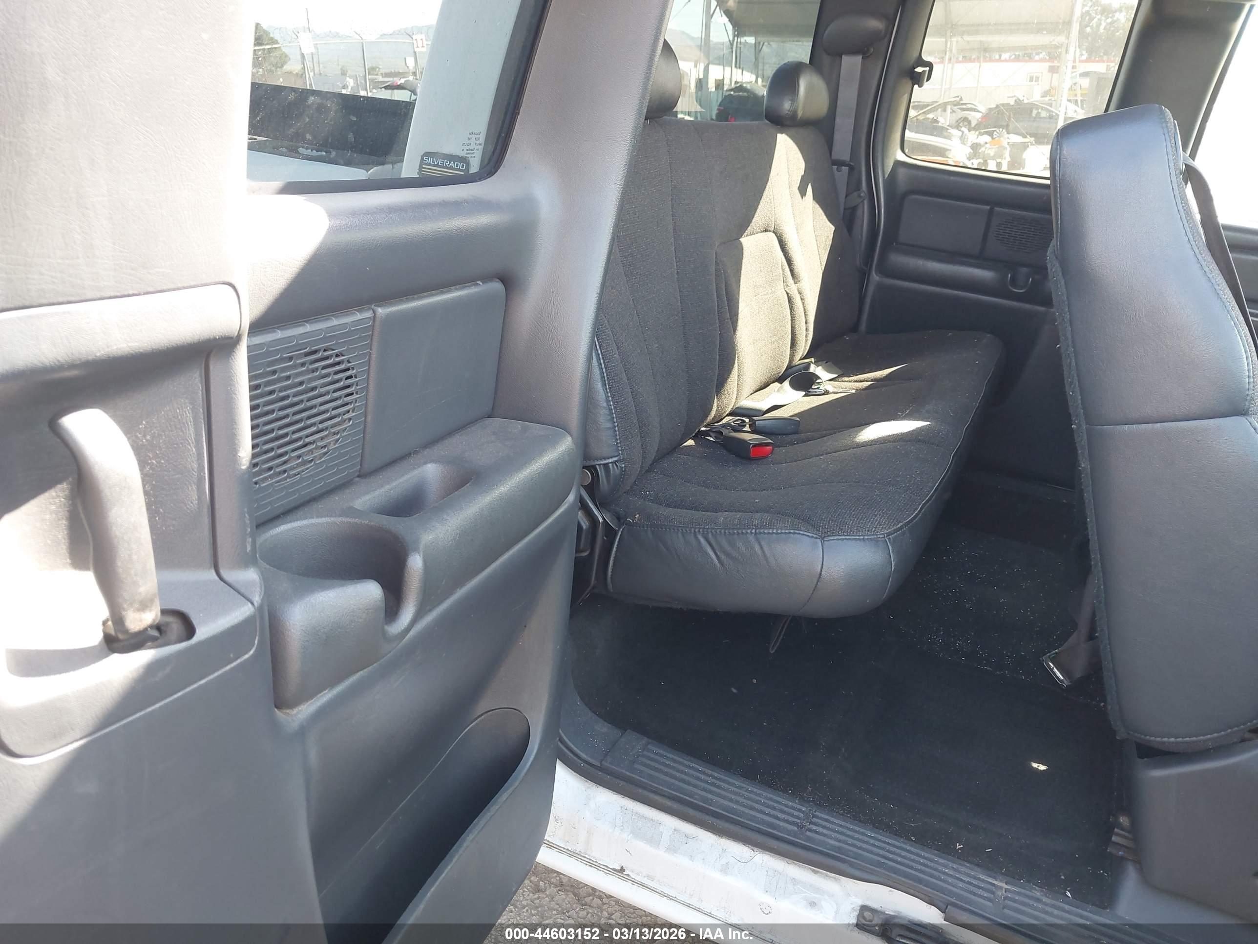 CHEVROLET SILVERADO image 8