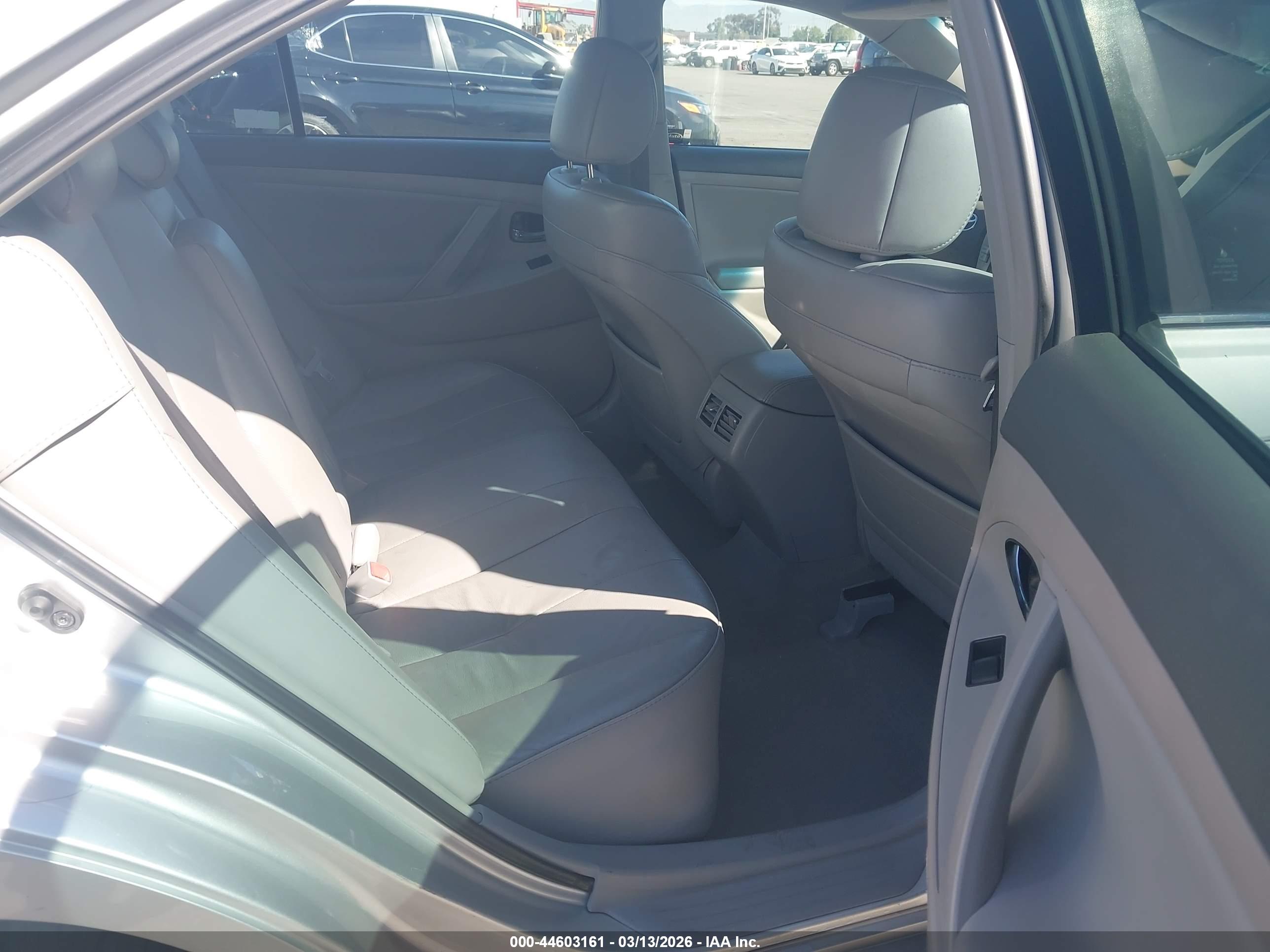 TOYOTA CAMRY image 8