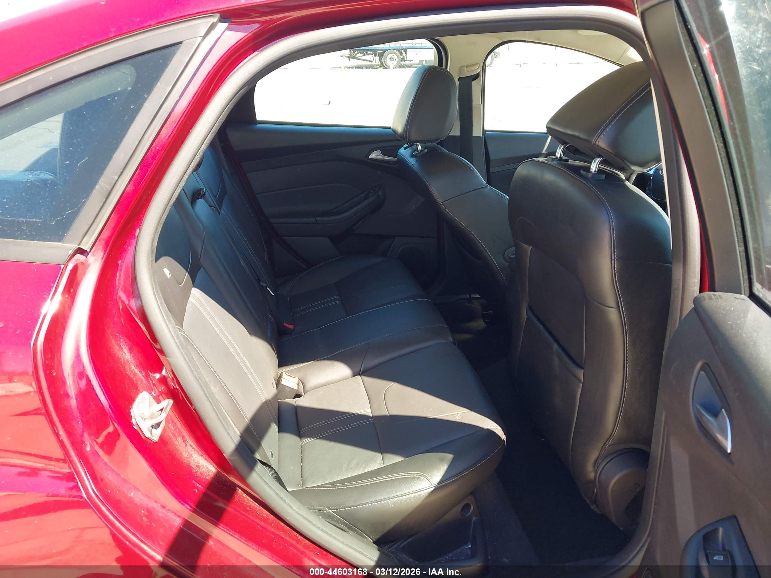 FORD FOCUS image 8