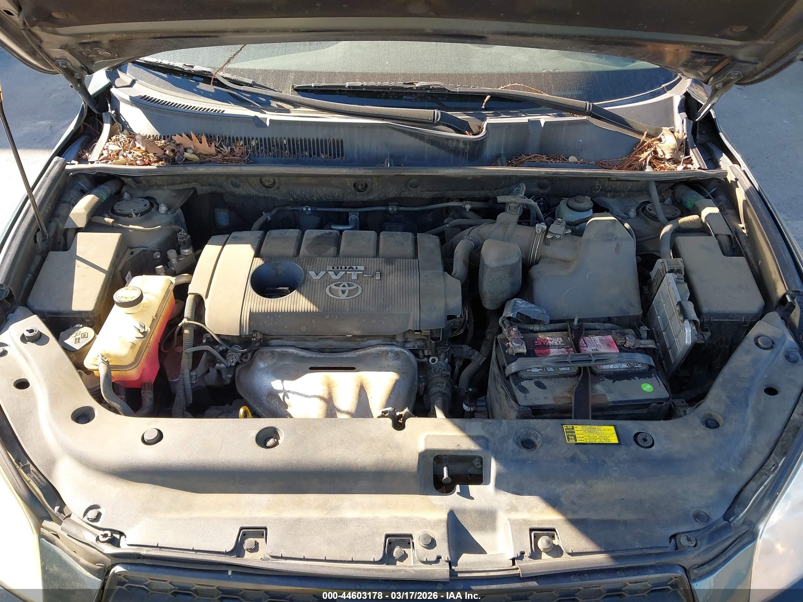 TOYOTA RAV4 image 10