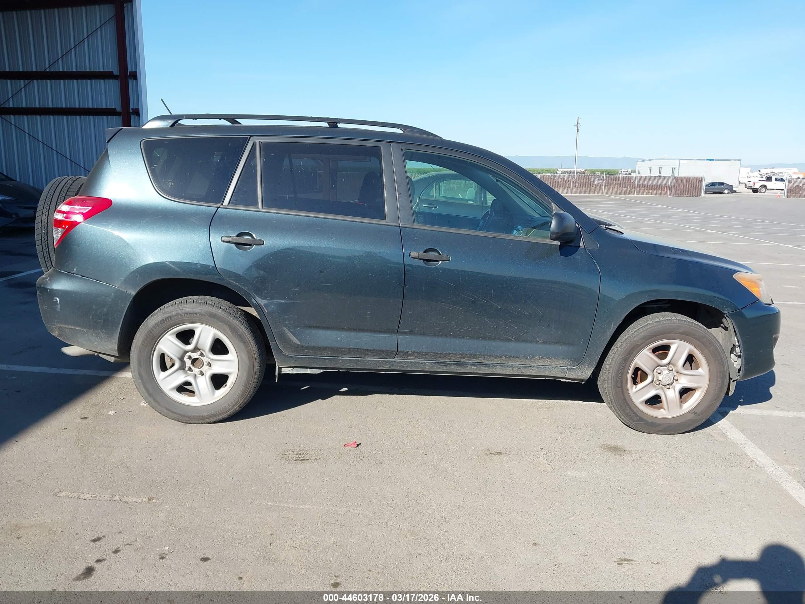 TOYOTA RAV4 image 6