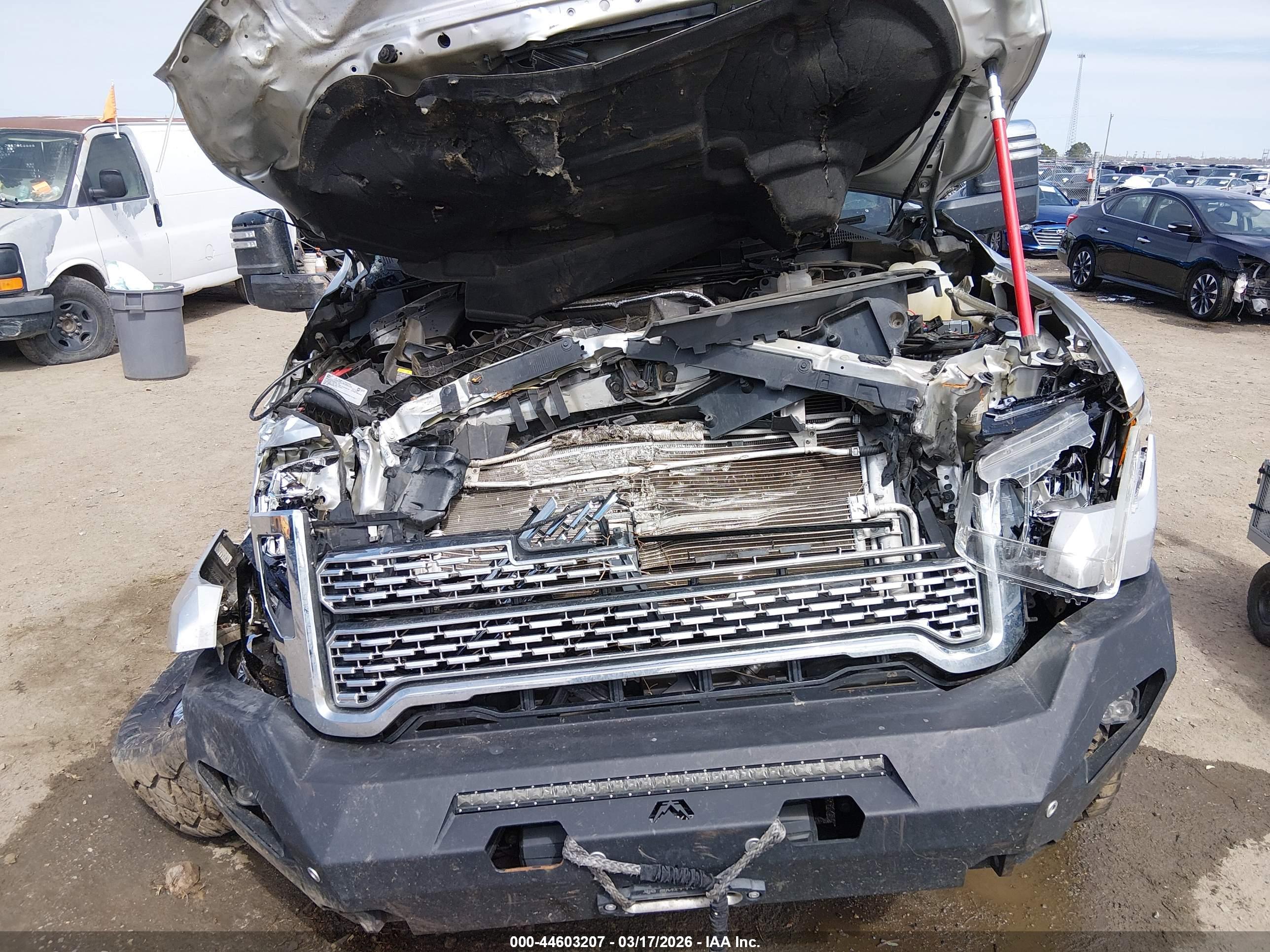 GMC SIERRA image 10