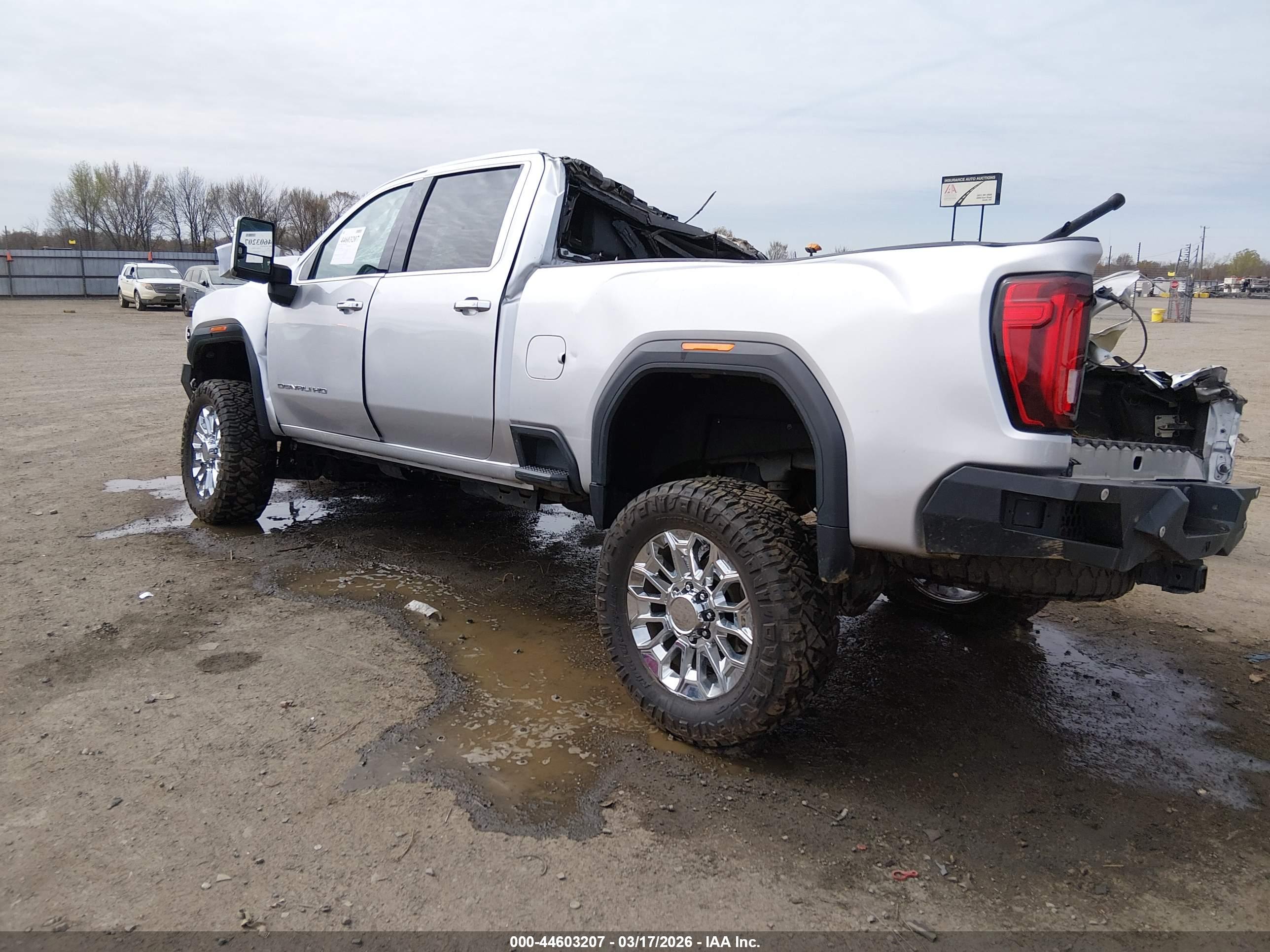 GMC SIERRA image 3