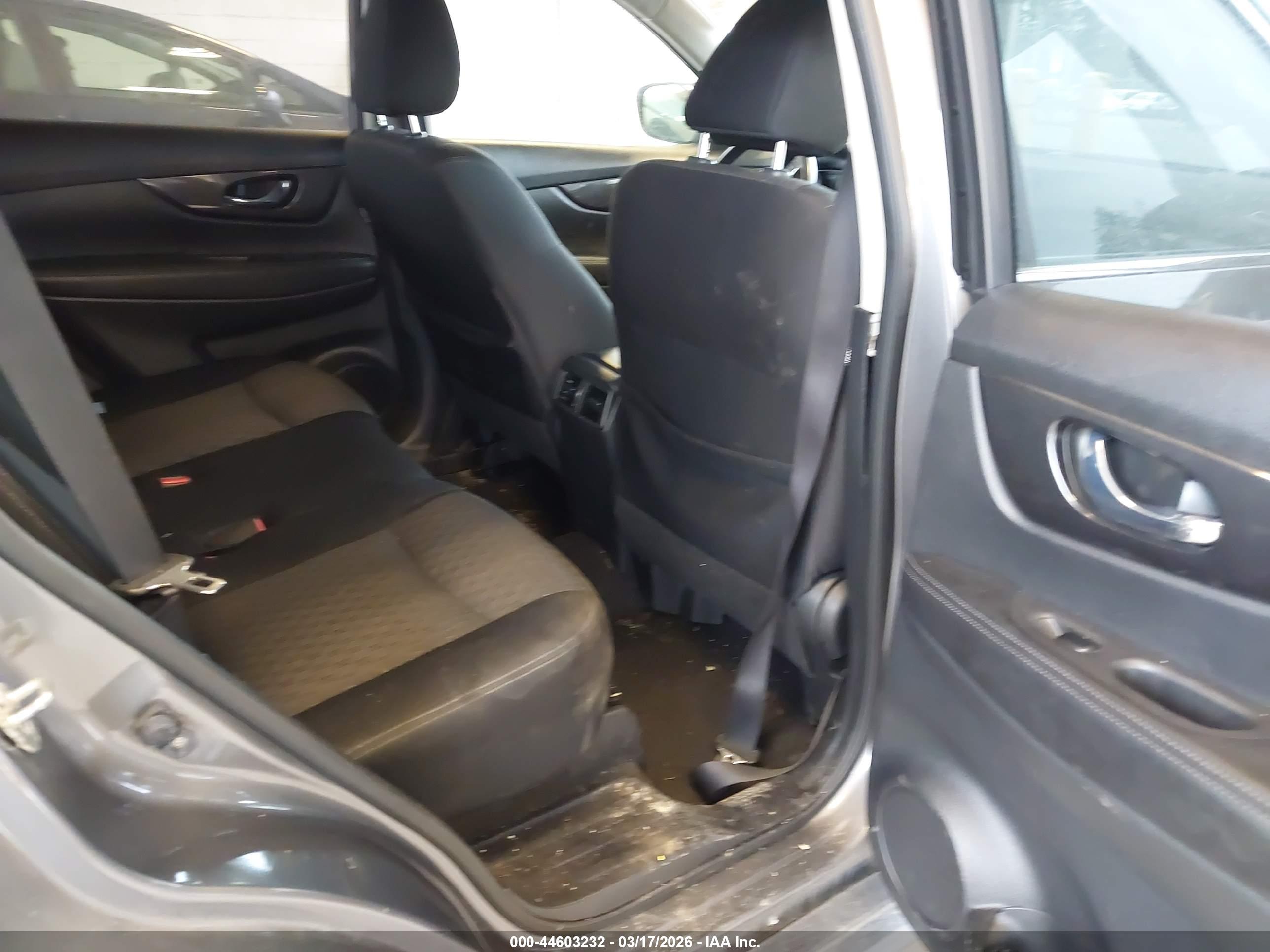 NISSAN ROGUE image 8