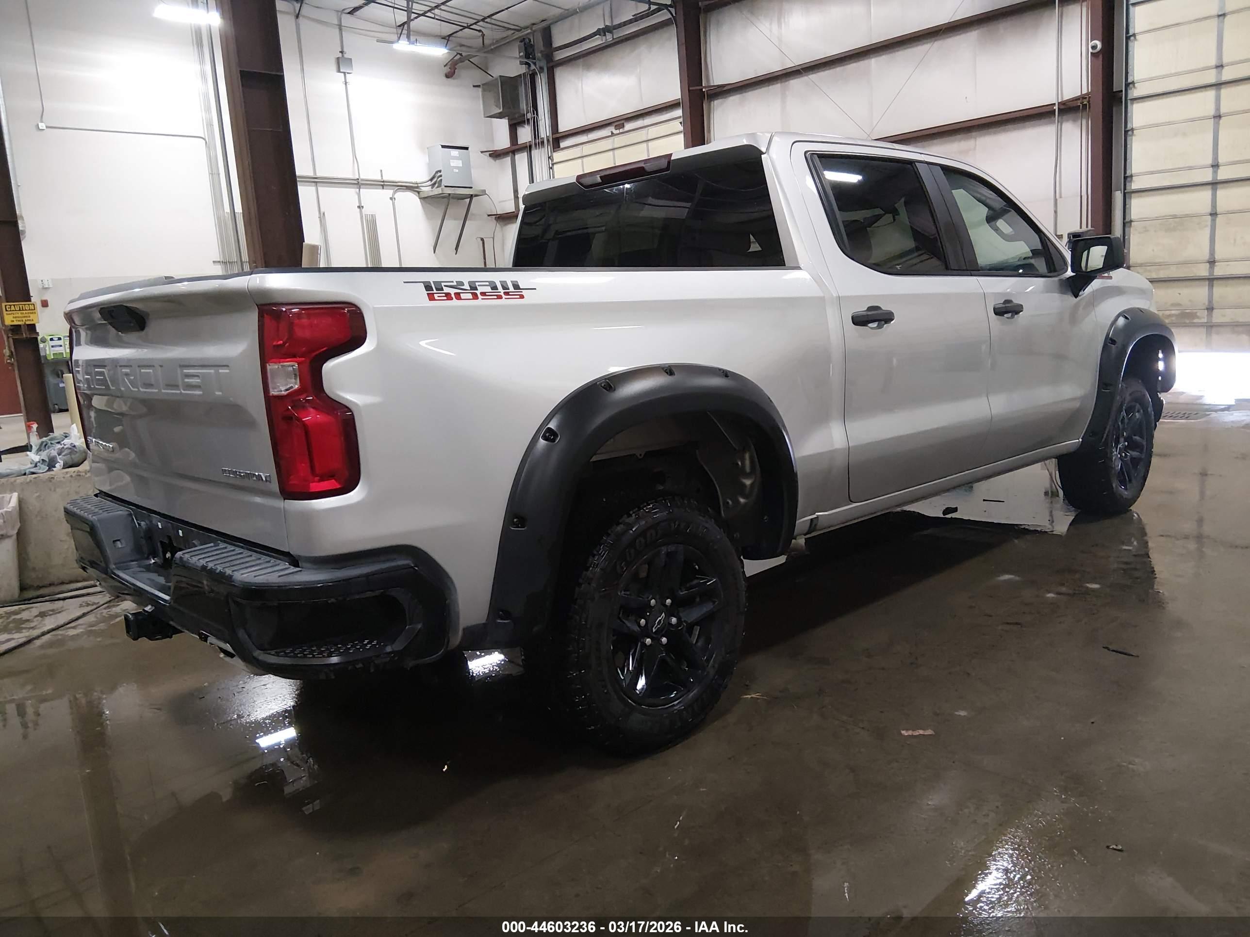 CHEVROLET SILVERADO image 4