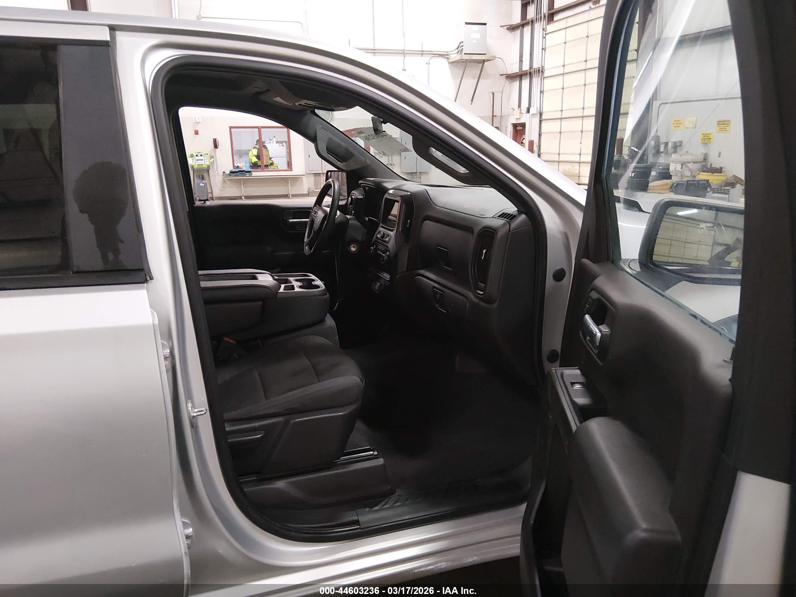 CHEVROLET SILVERADO image 5