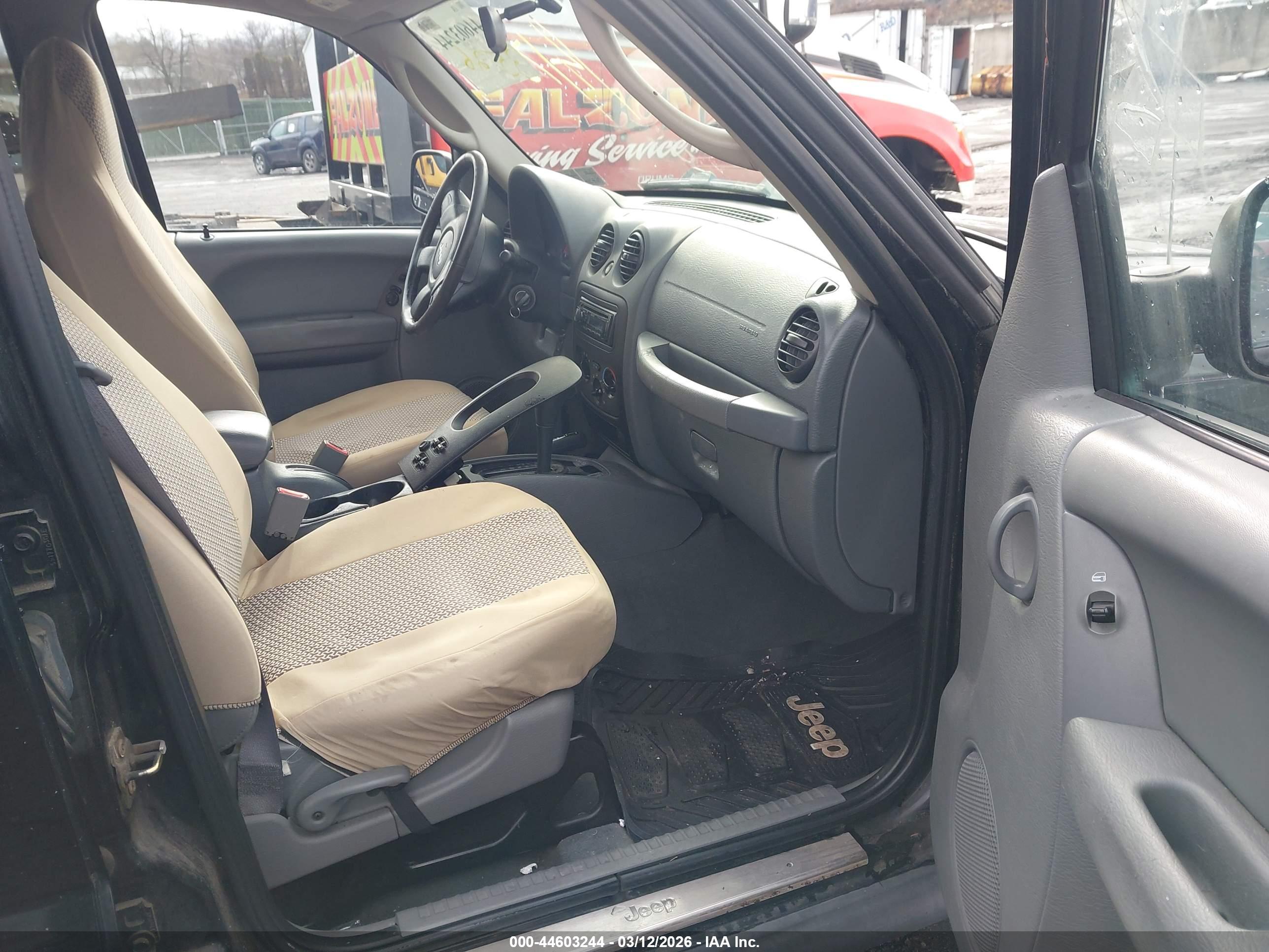 JEEP LIBERTY image 5