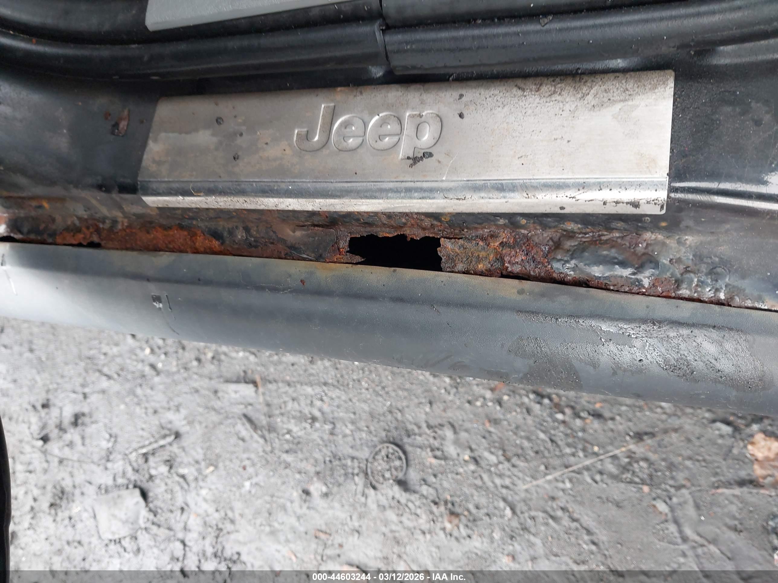 JEEP LIBERTY image 6