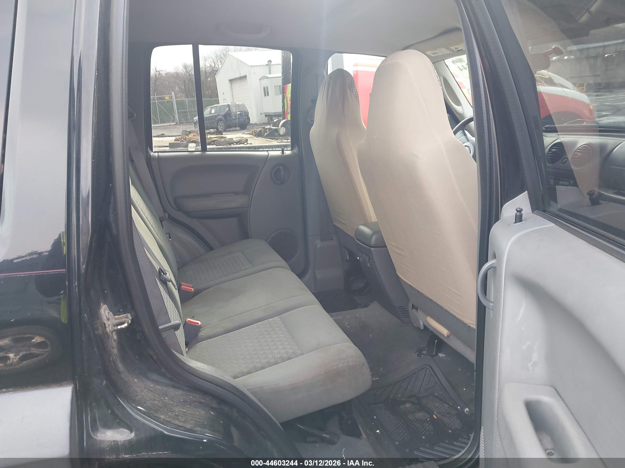JEEP LIBERTY image 8