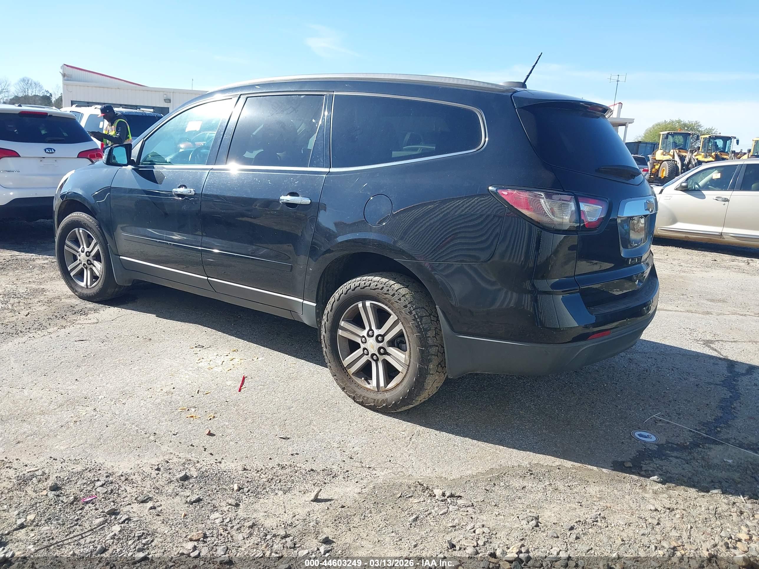 CHEVROLET TRAVERSE image 3