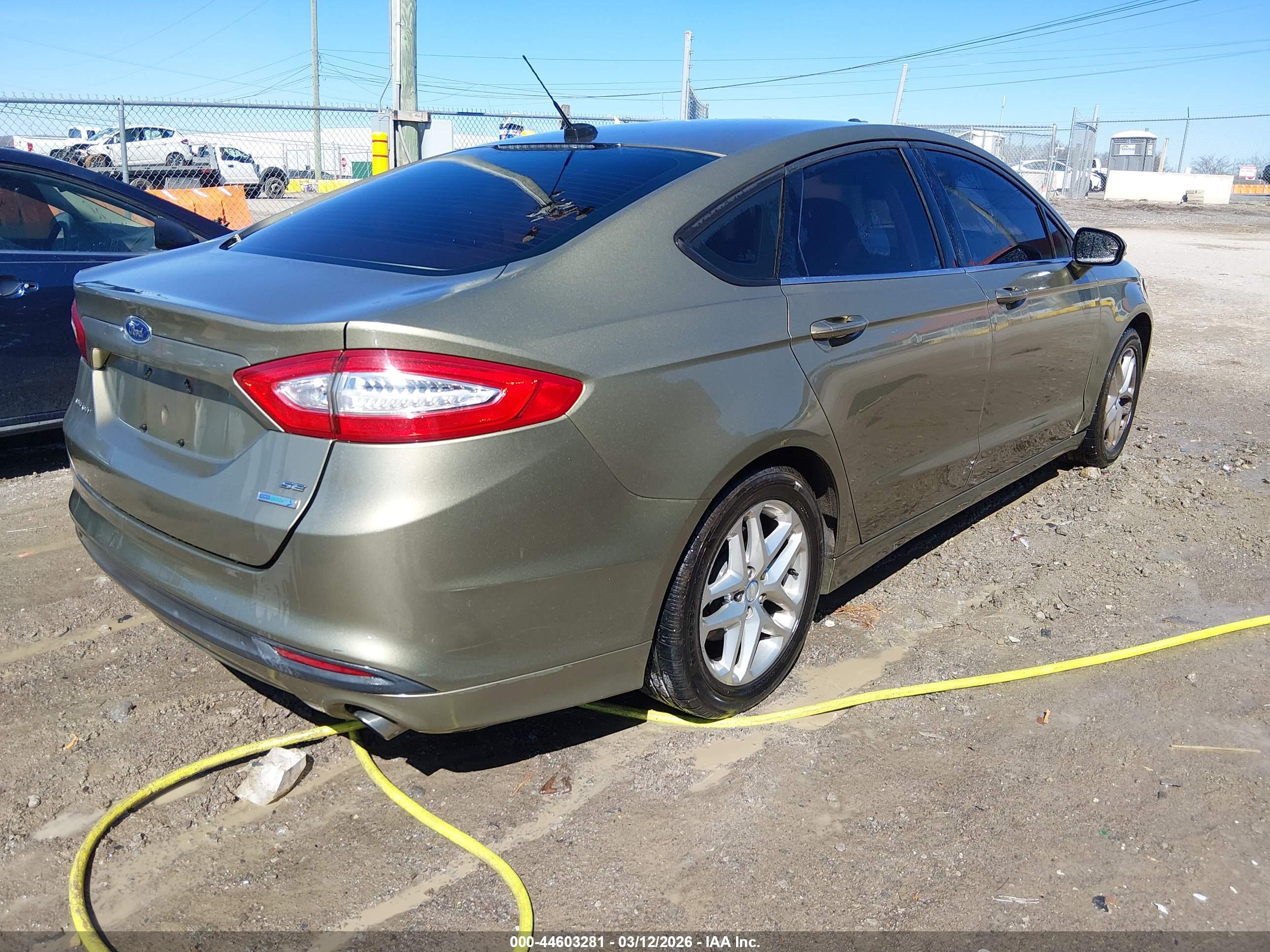 FORD FUSION image 4