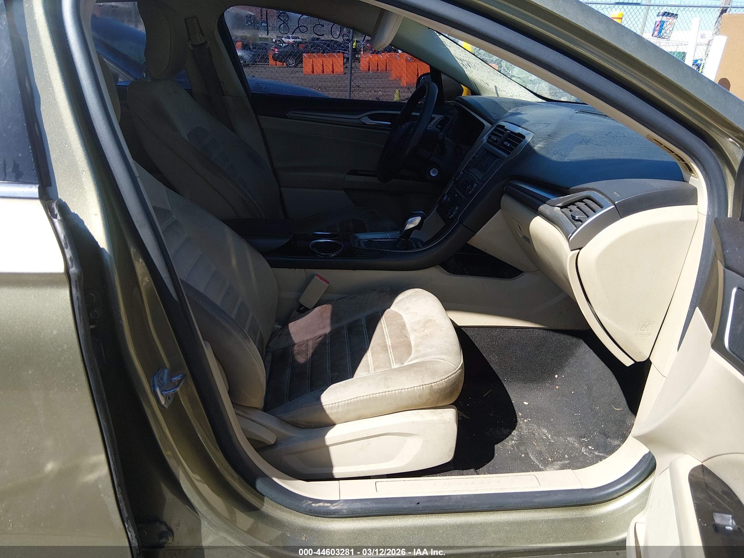 FORD FUSION image 5