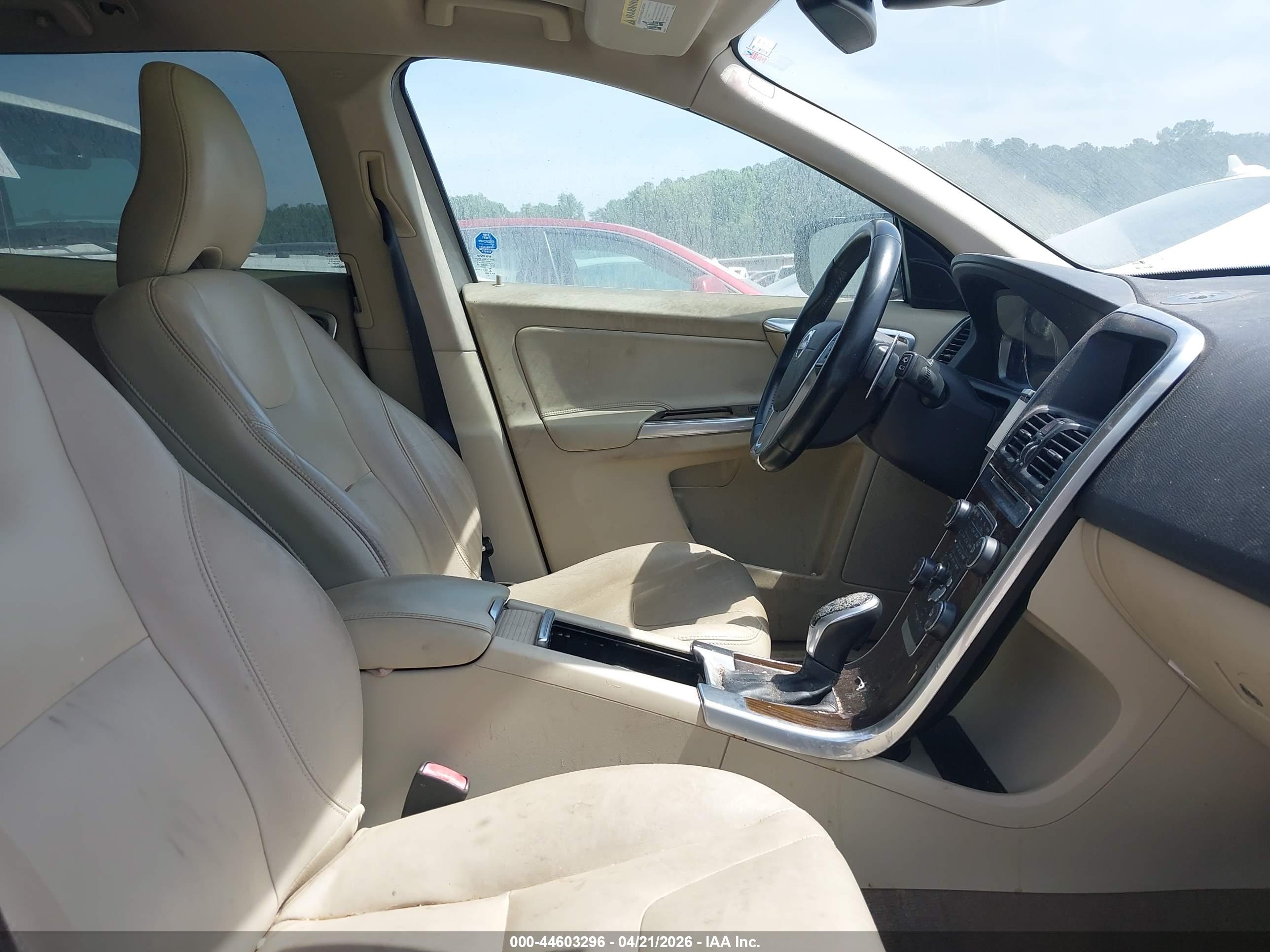 VOLVO XC60 image 5