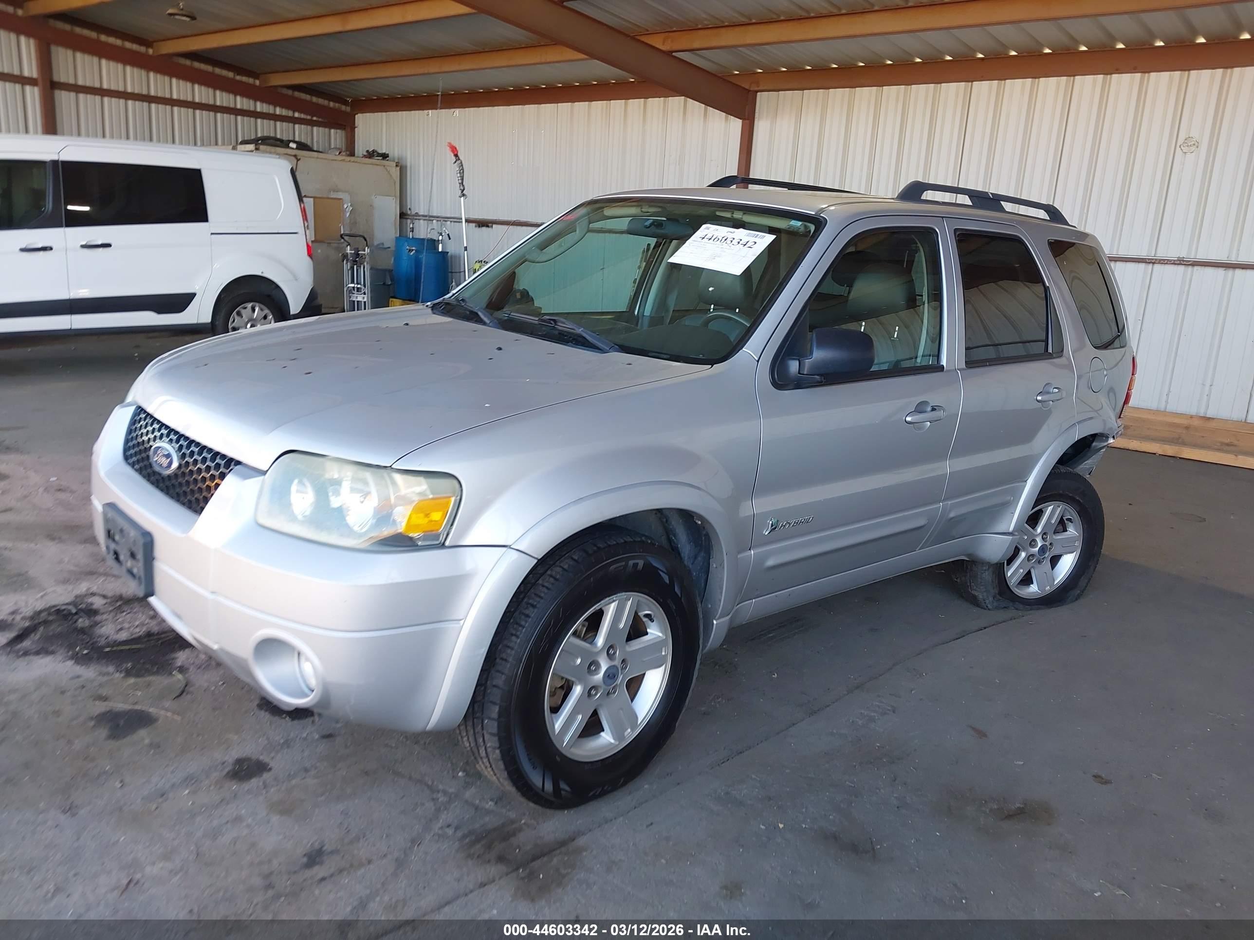 FORD ESCAPE image 2
