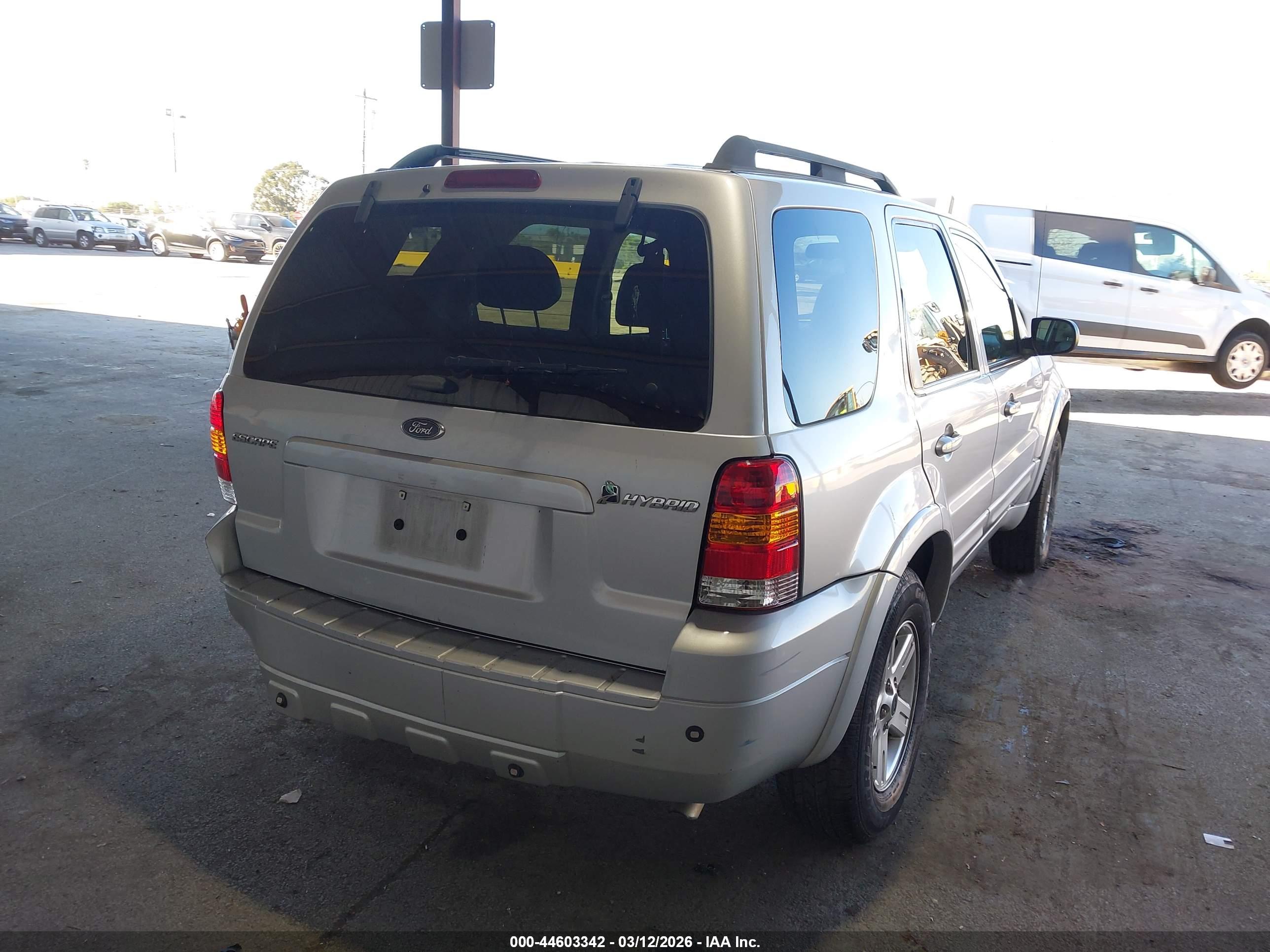 FORD ESCAPE image 4