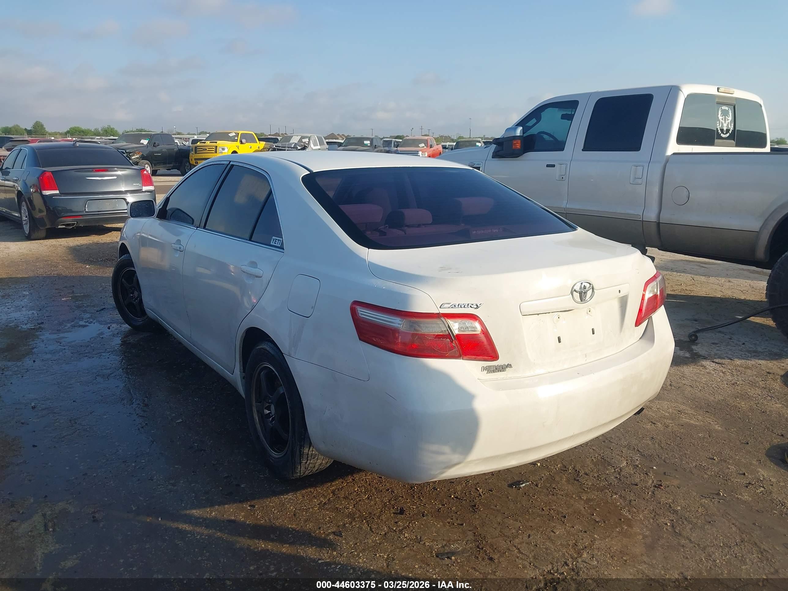 TOYOTA CAMRY image 3