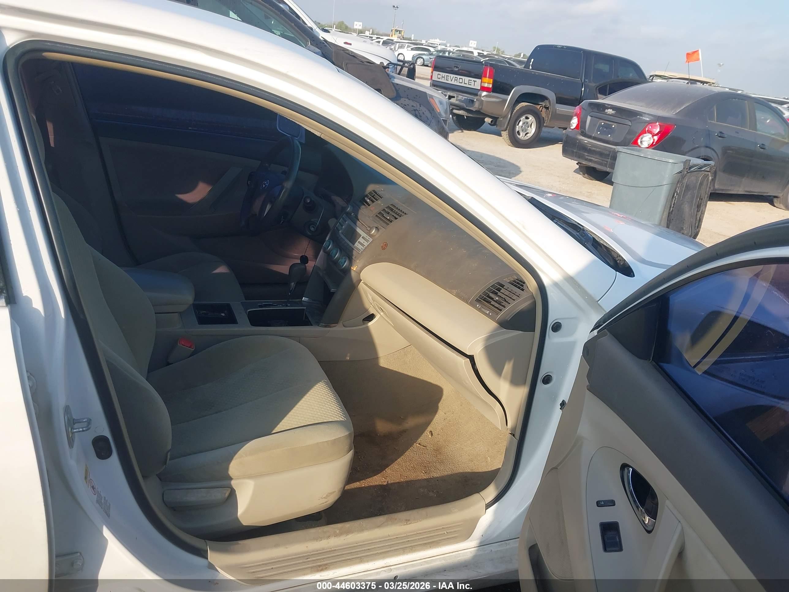 TOYOTA CAMRY image 5
