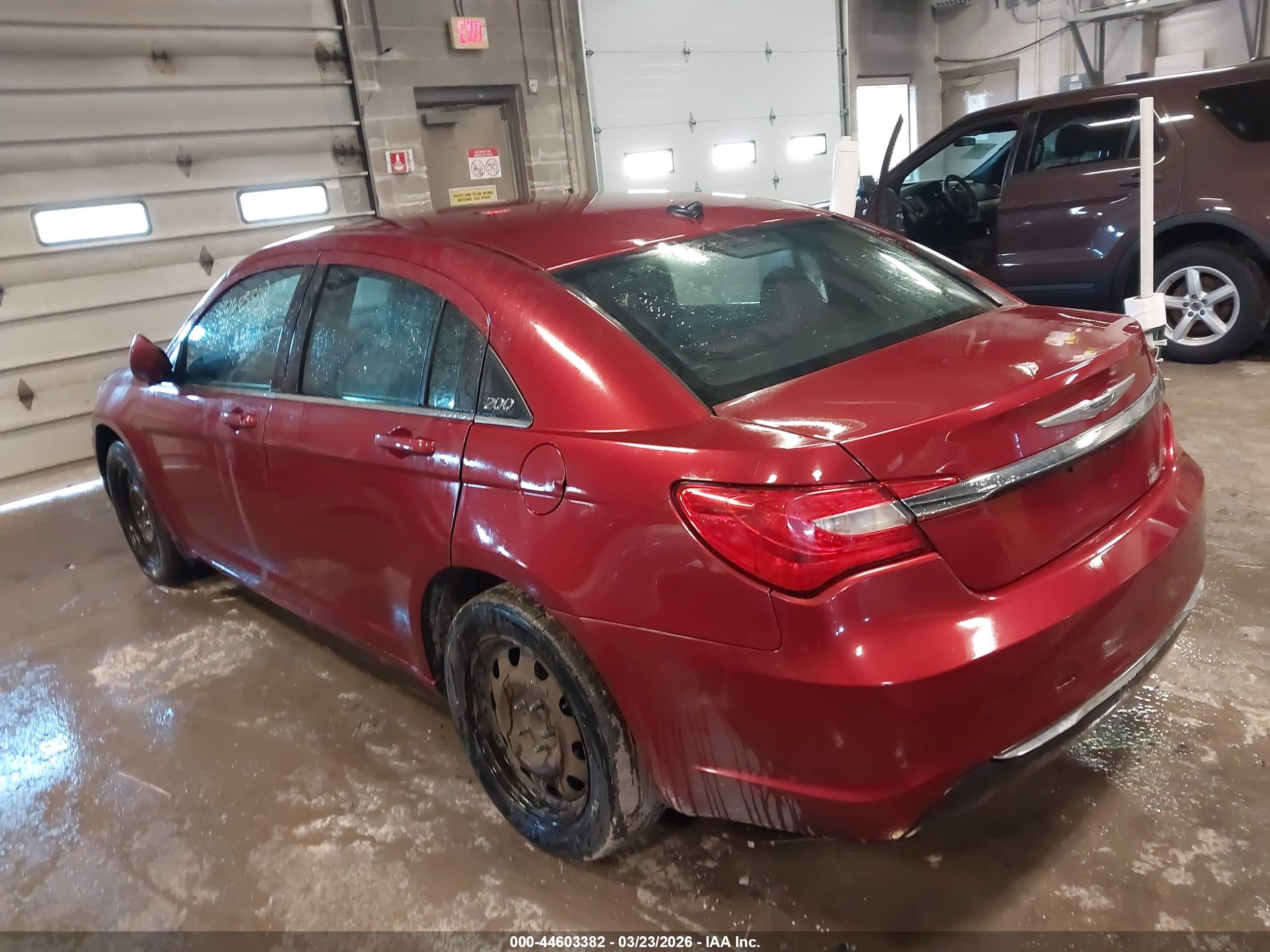 CHRYSLER 200 image 3