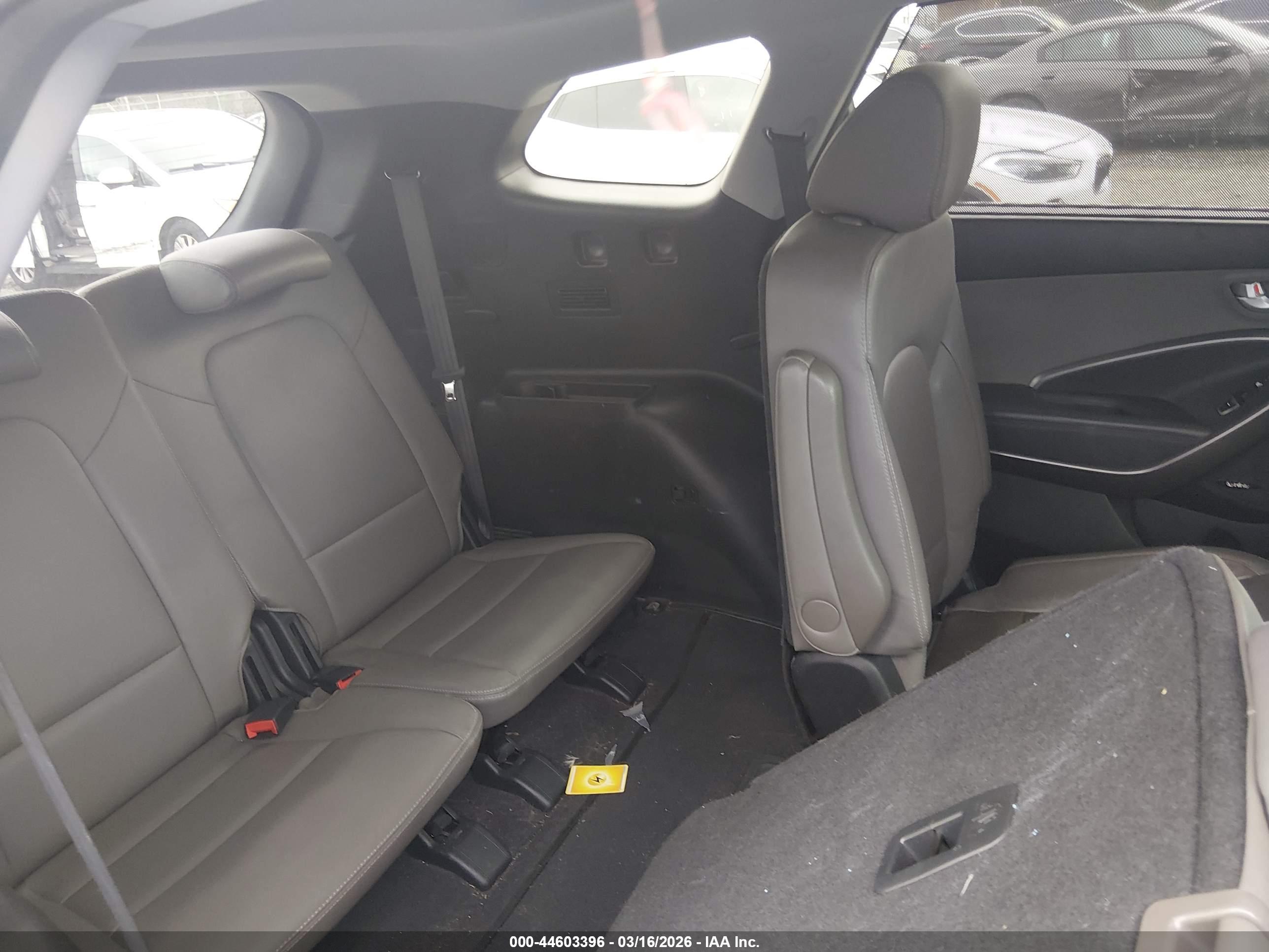 HYUNDAI SANTA image 8