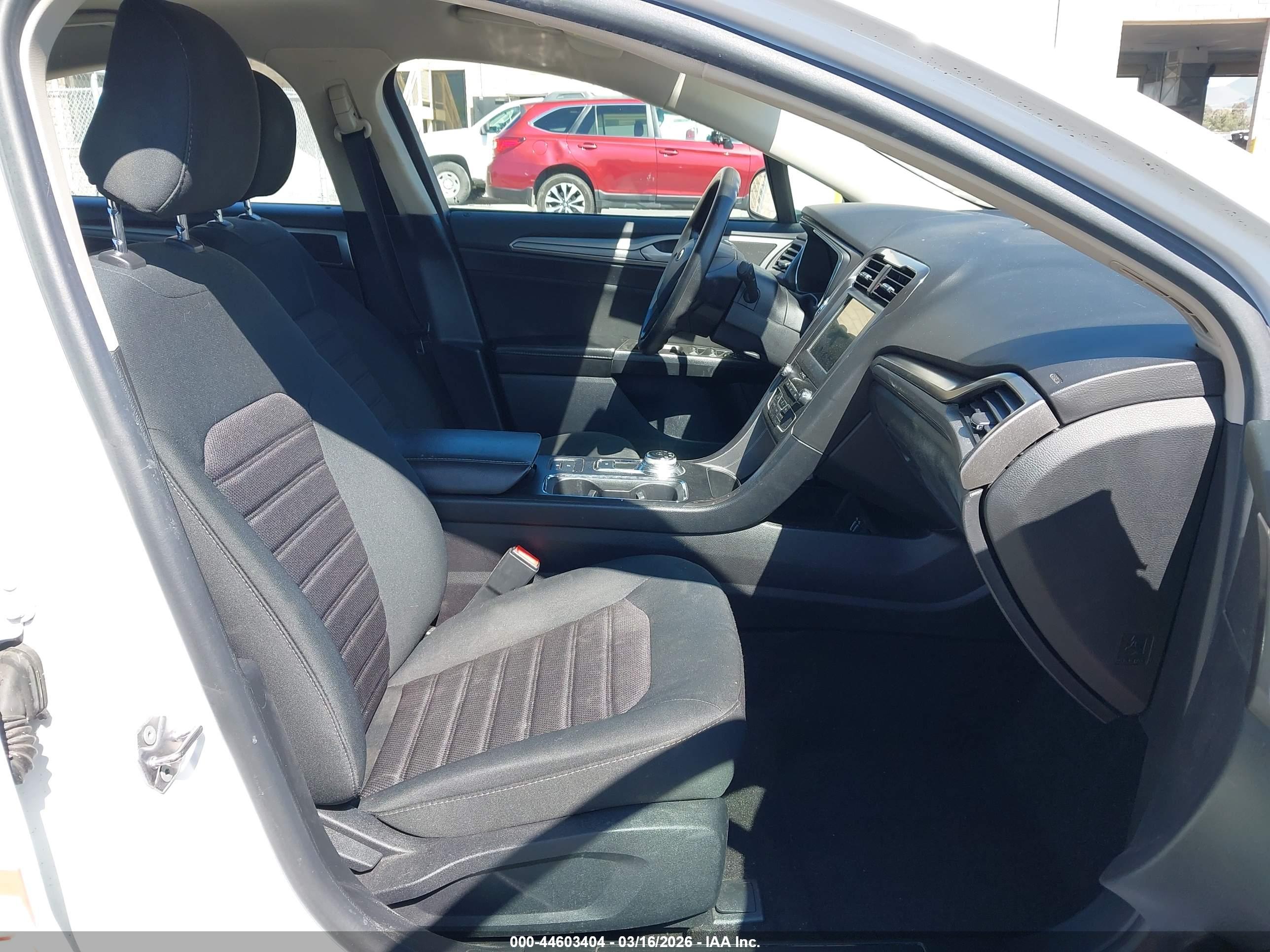 FORD FUSION image 5