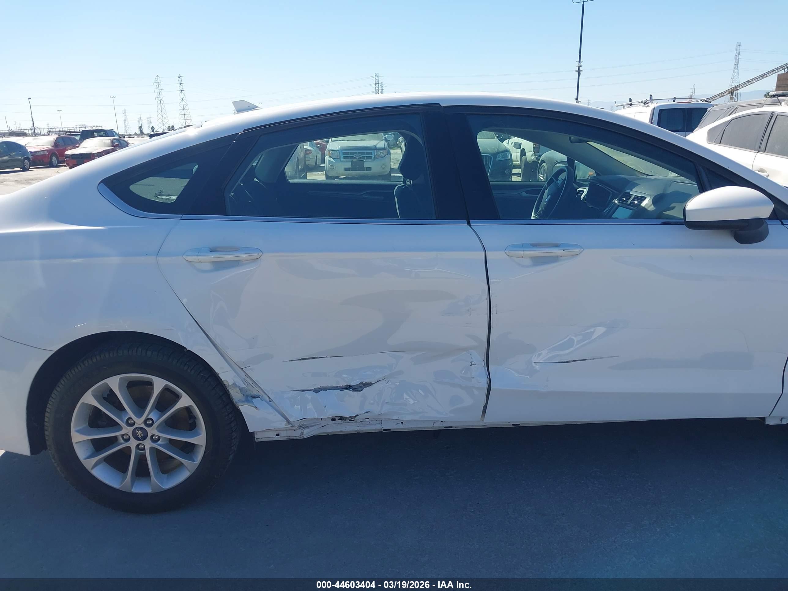 FORD FUSION image 6