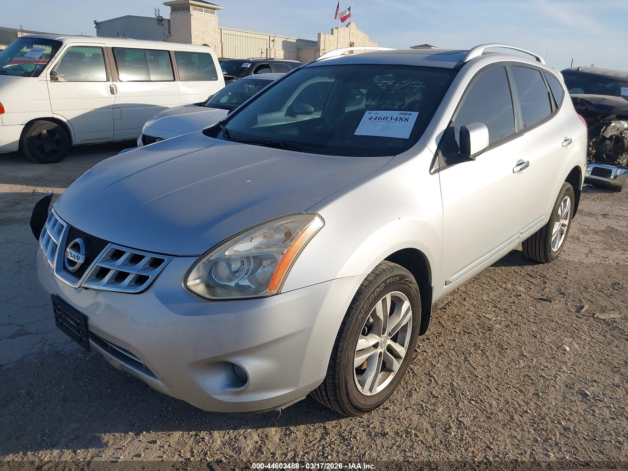 NISSAN ROGUE image 2