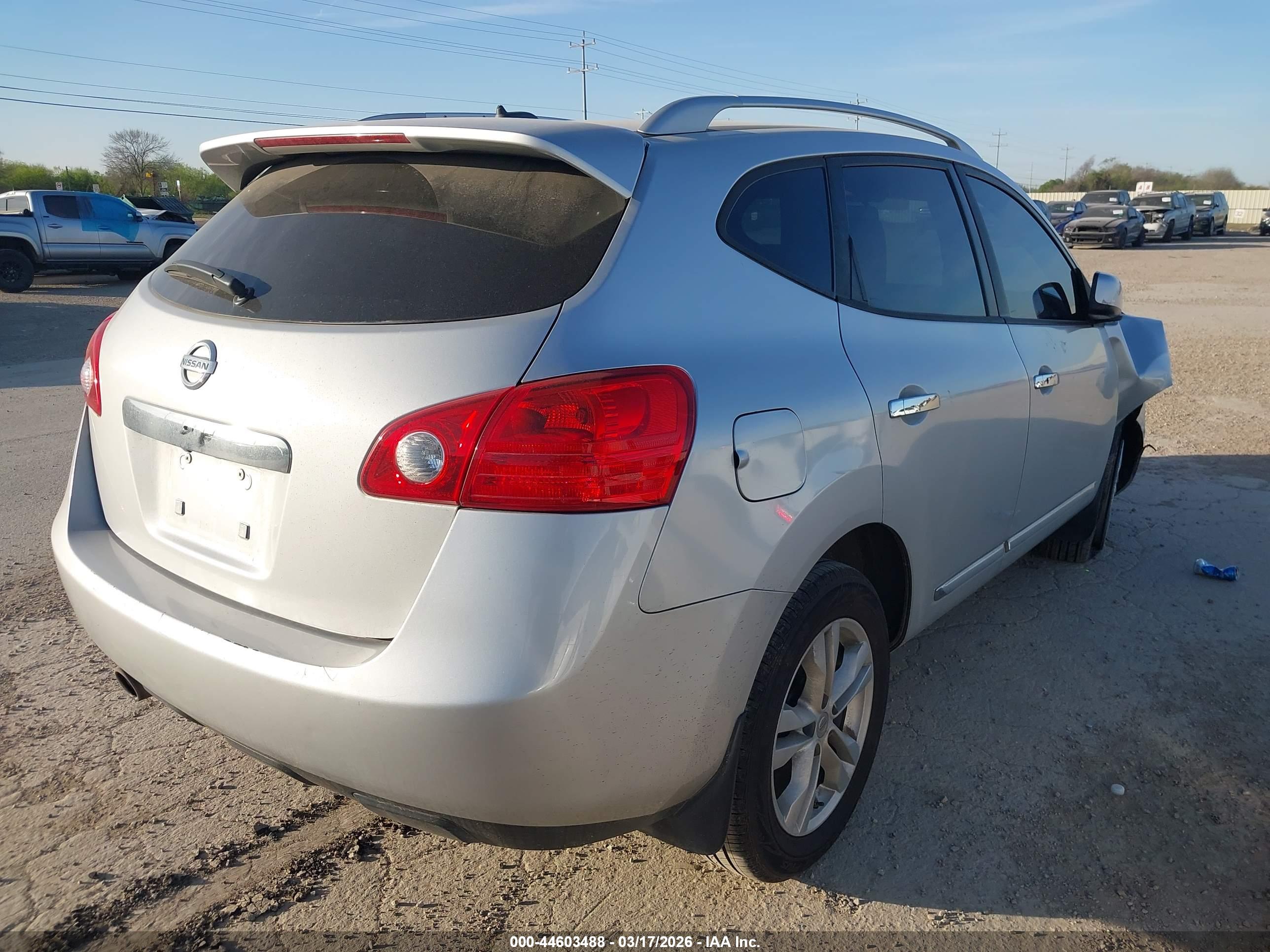 NISSAN ROGUE image 4