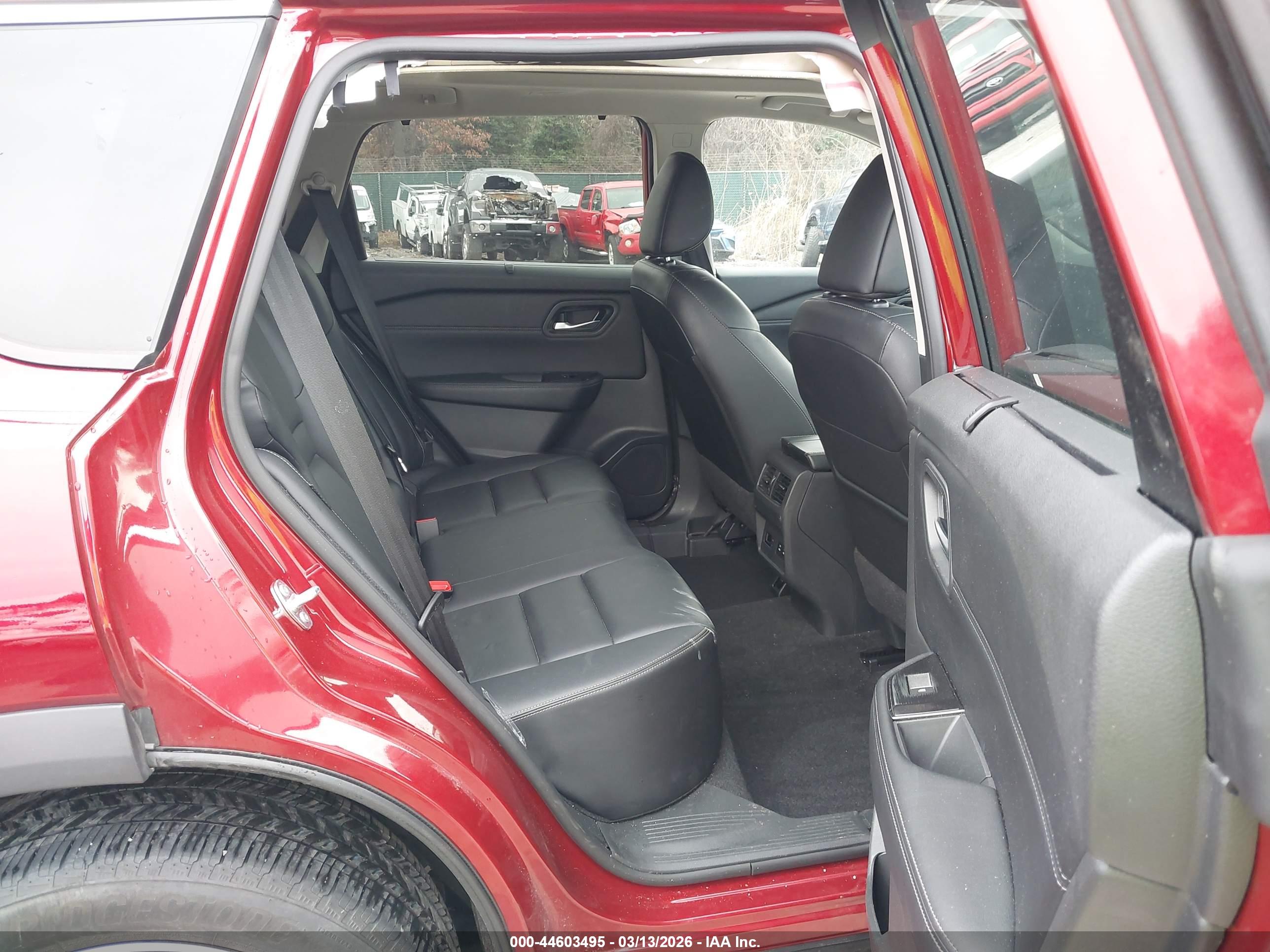 NISSAN ROGUE image 8
