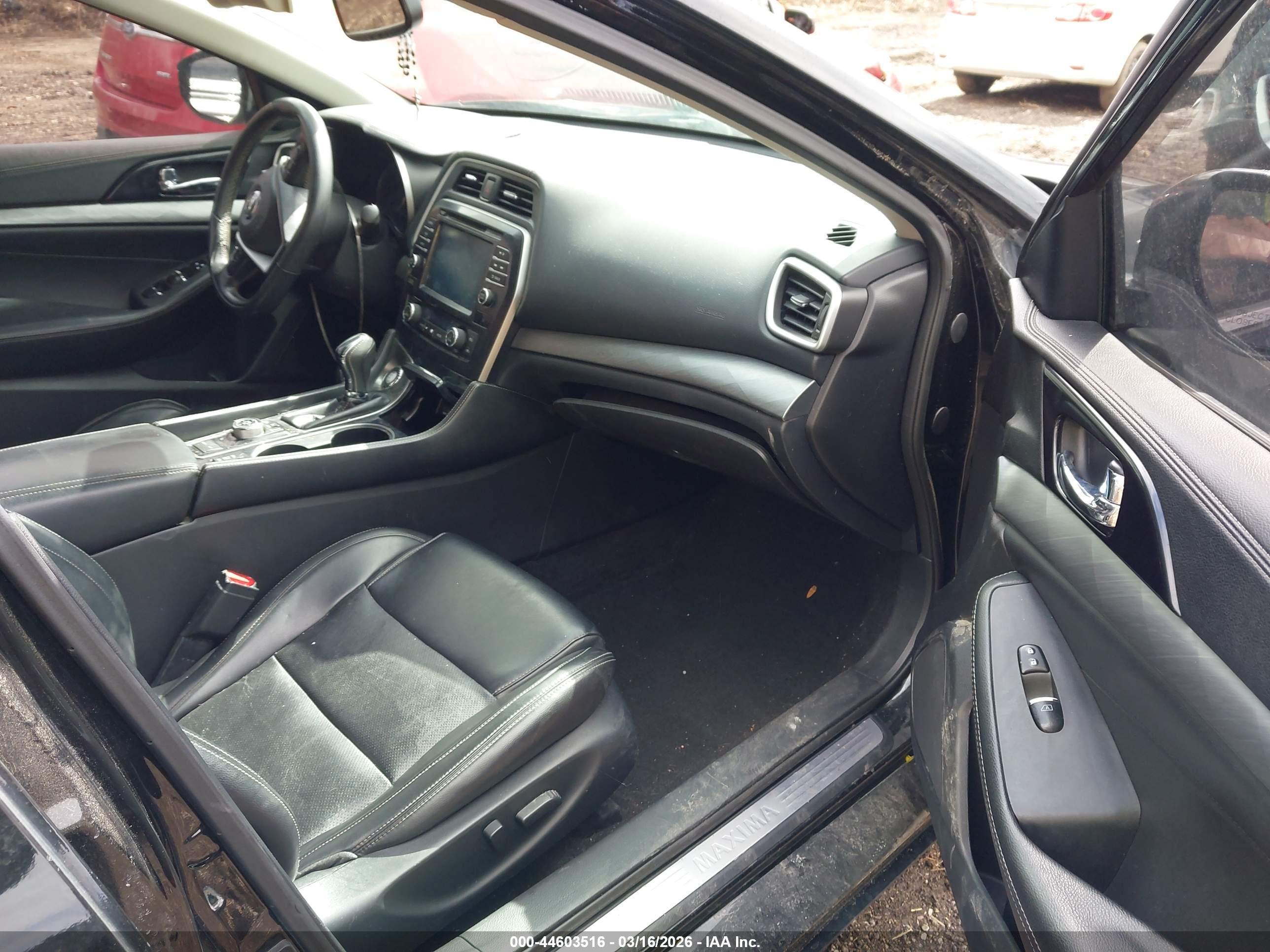 NISSAN MAXIMA image 5