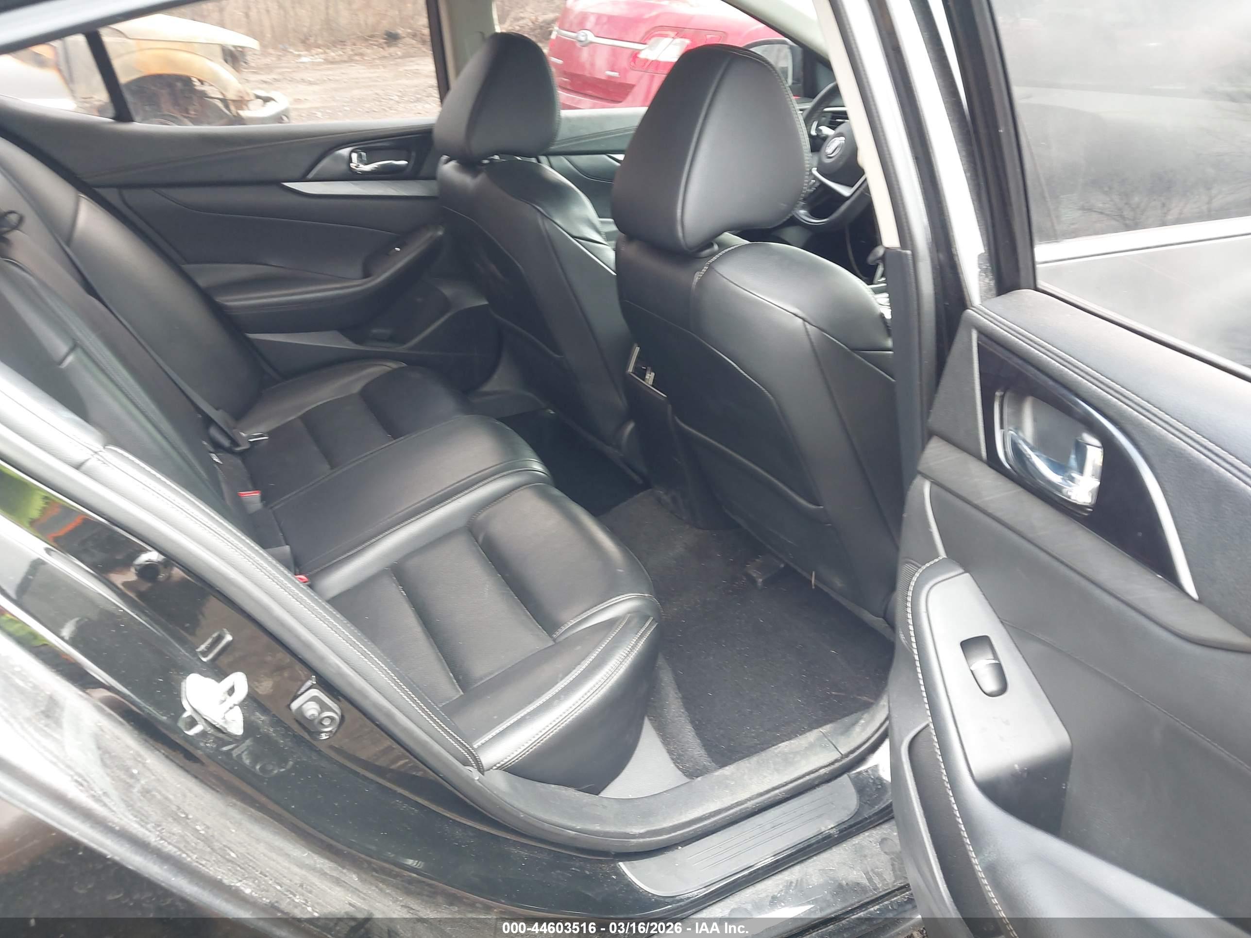NISSAN MAXIMA image 8