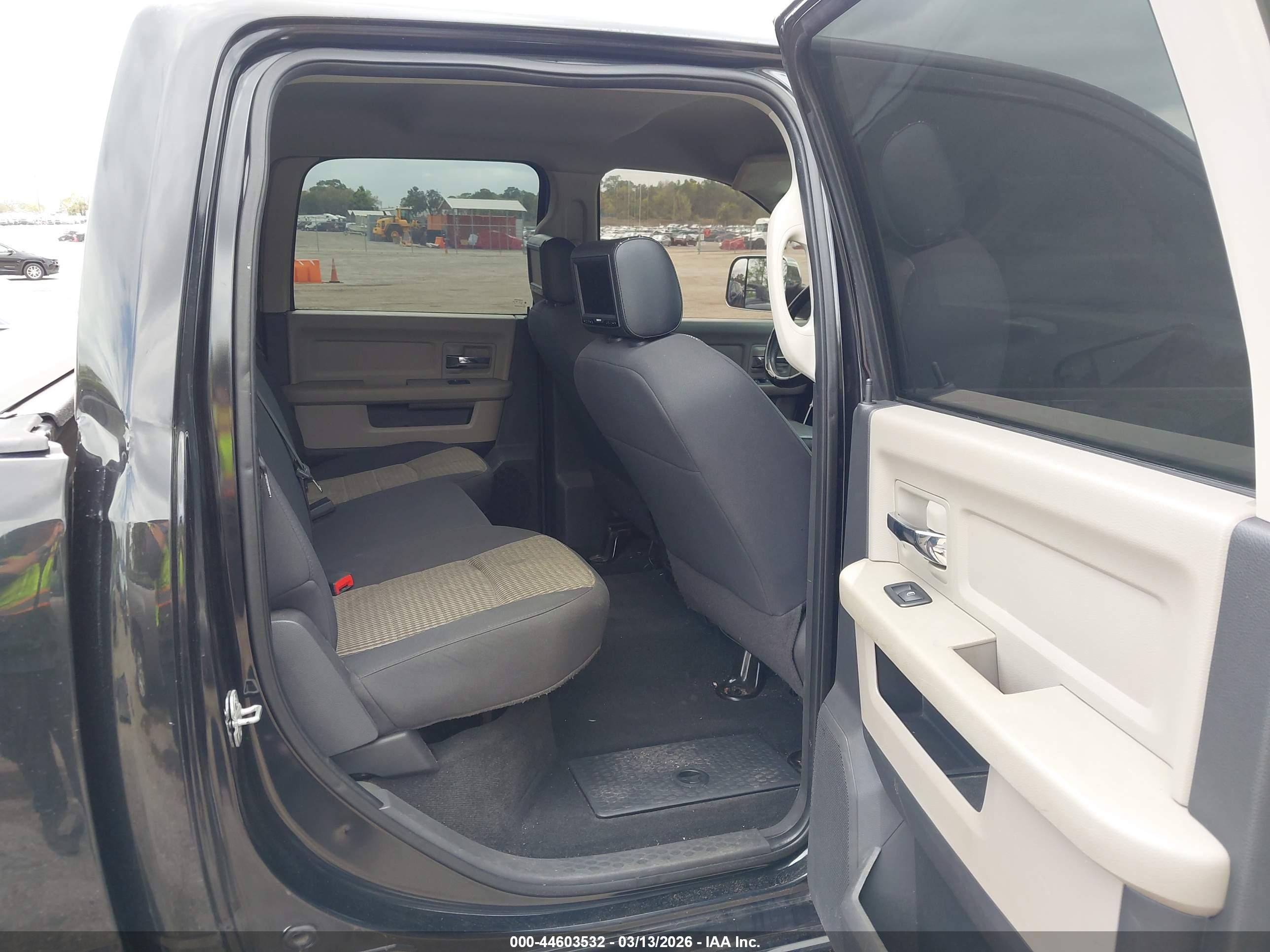 DODGE RAM image 8
