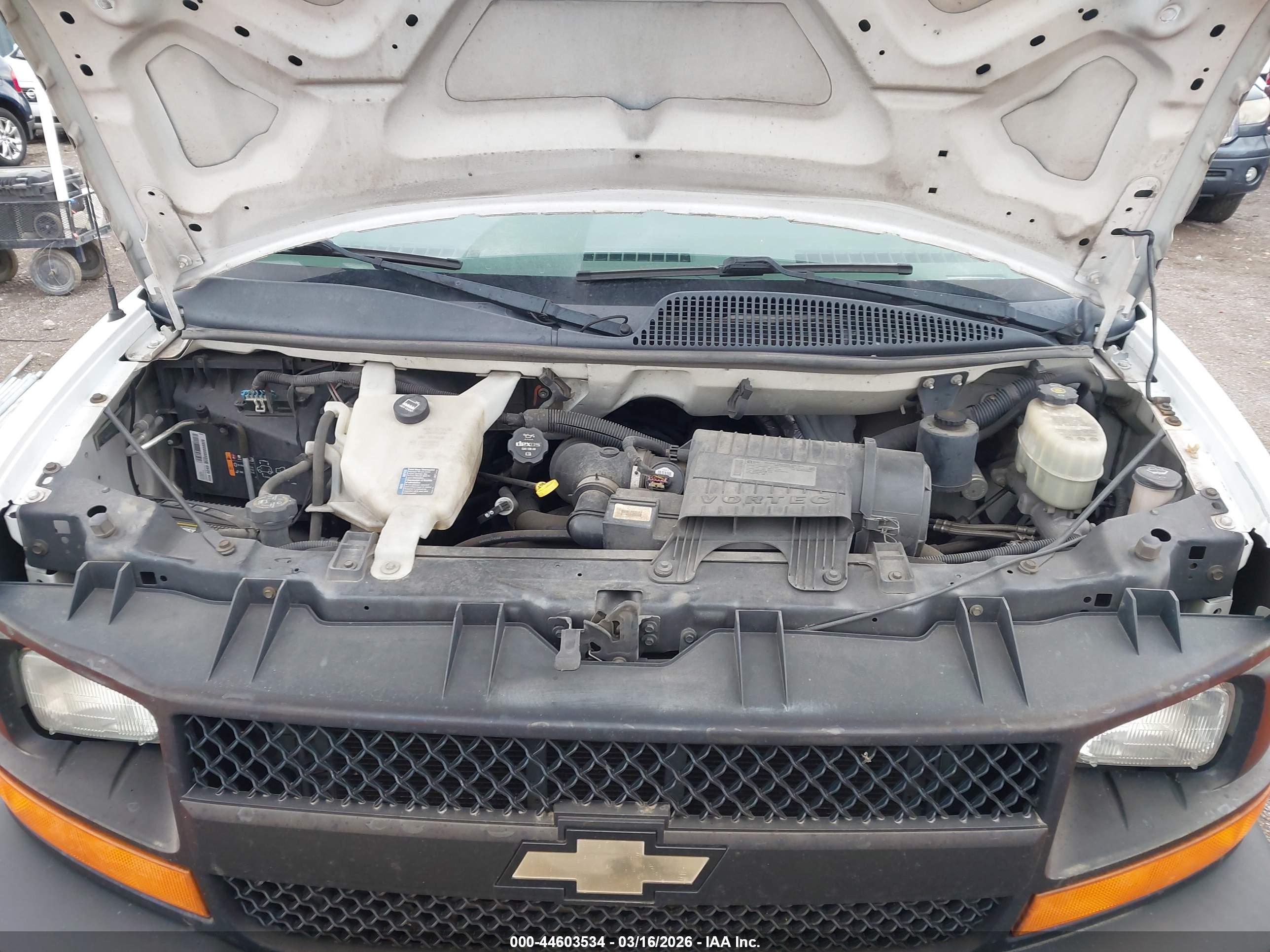 CHEVROLET EXPRESS image 10