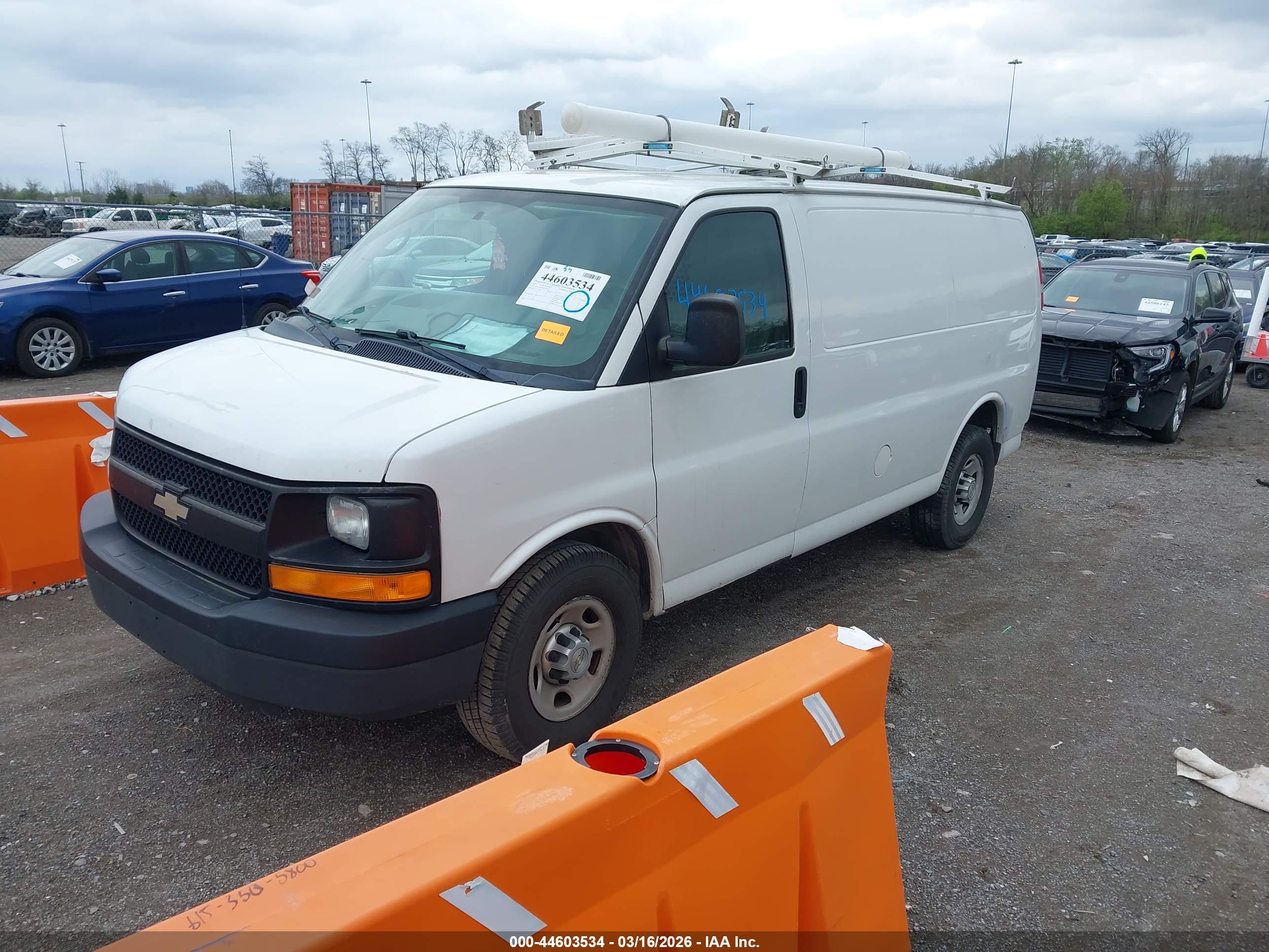 CHEVROLET EXPRESS image 2