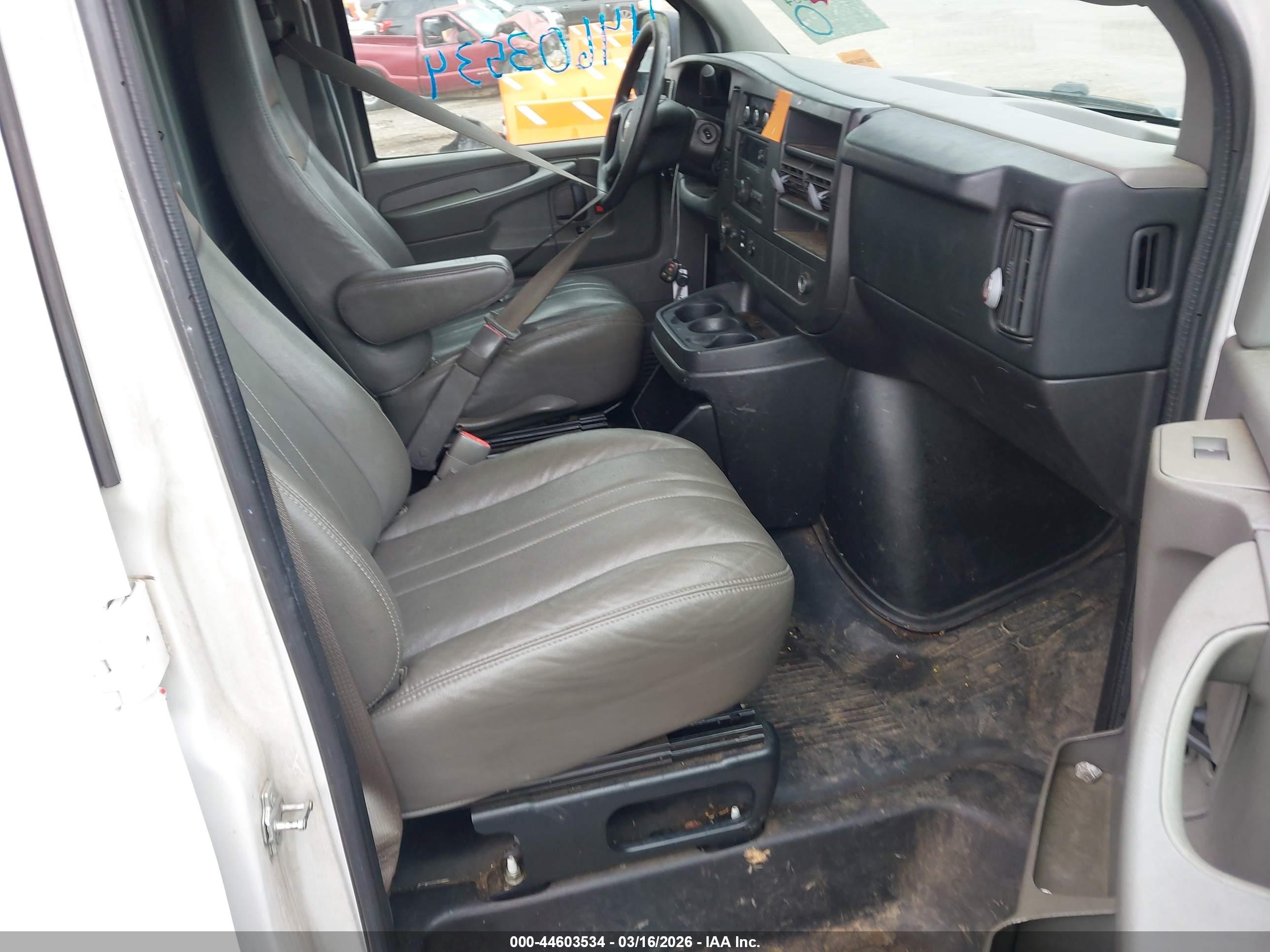 CHEVROLET EXPRESS image 5