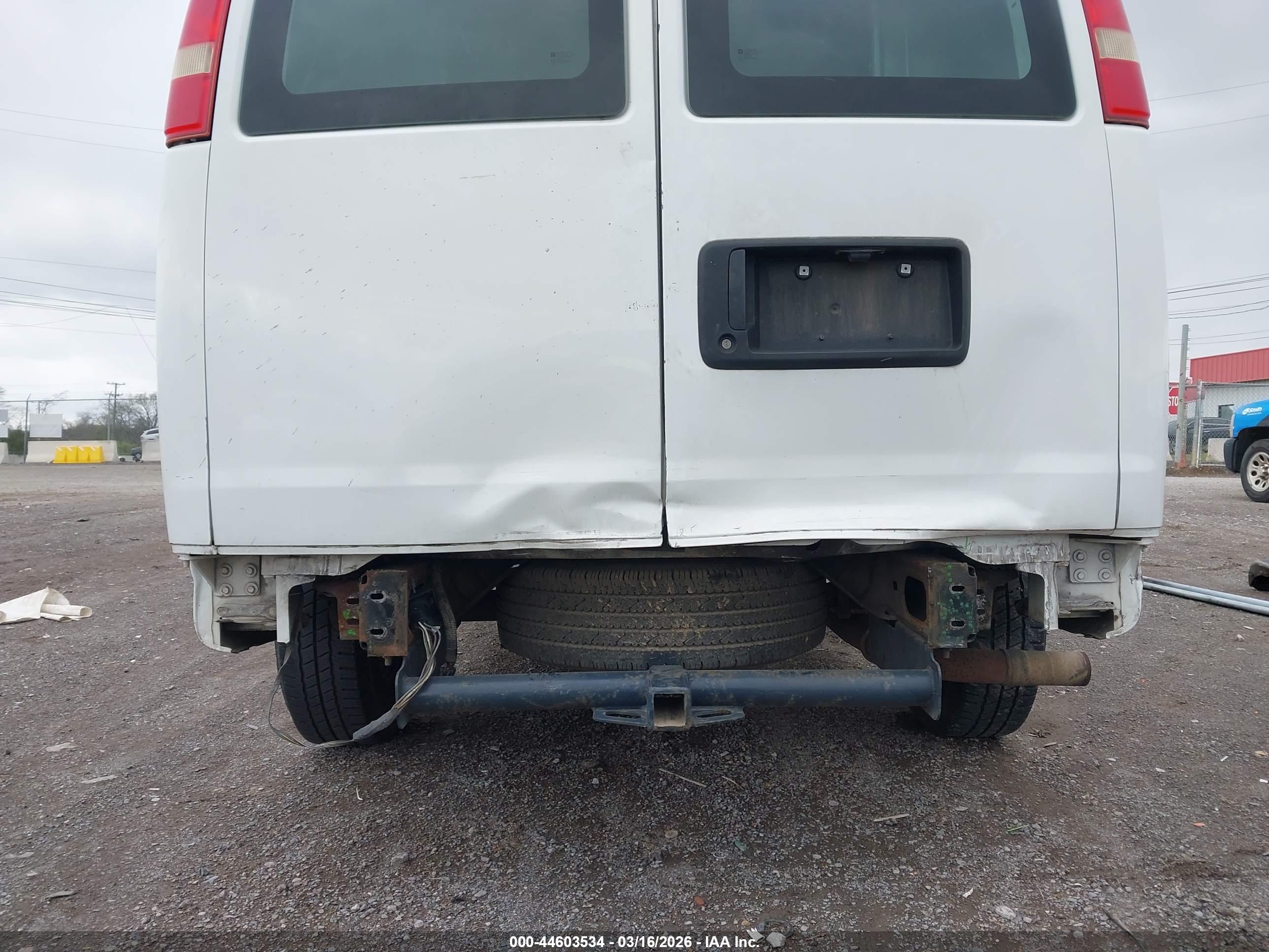 CHEVROLET EXPRESS image 6